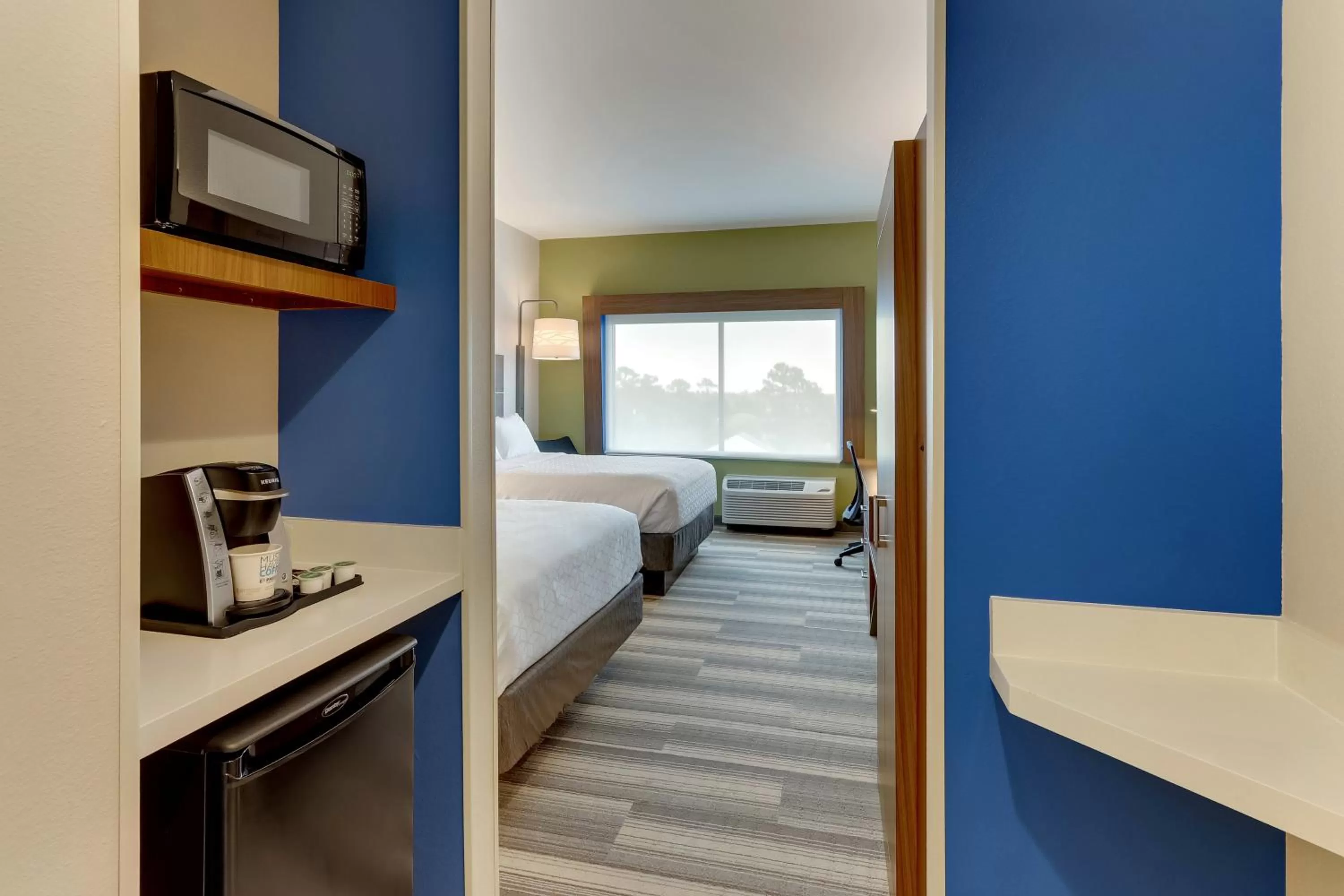 Photo of the whole room, Bed in Holiday Inn Express - Wilmington - Porters Neck by IHG