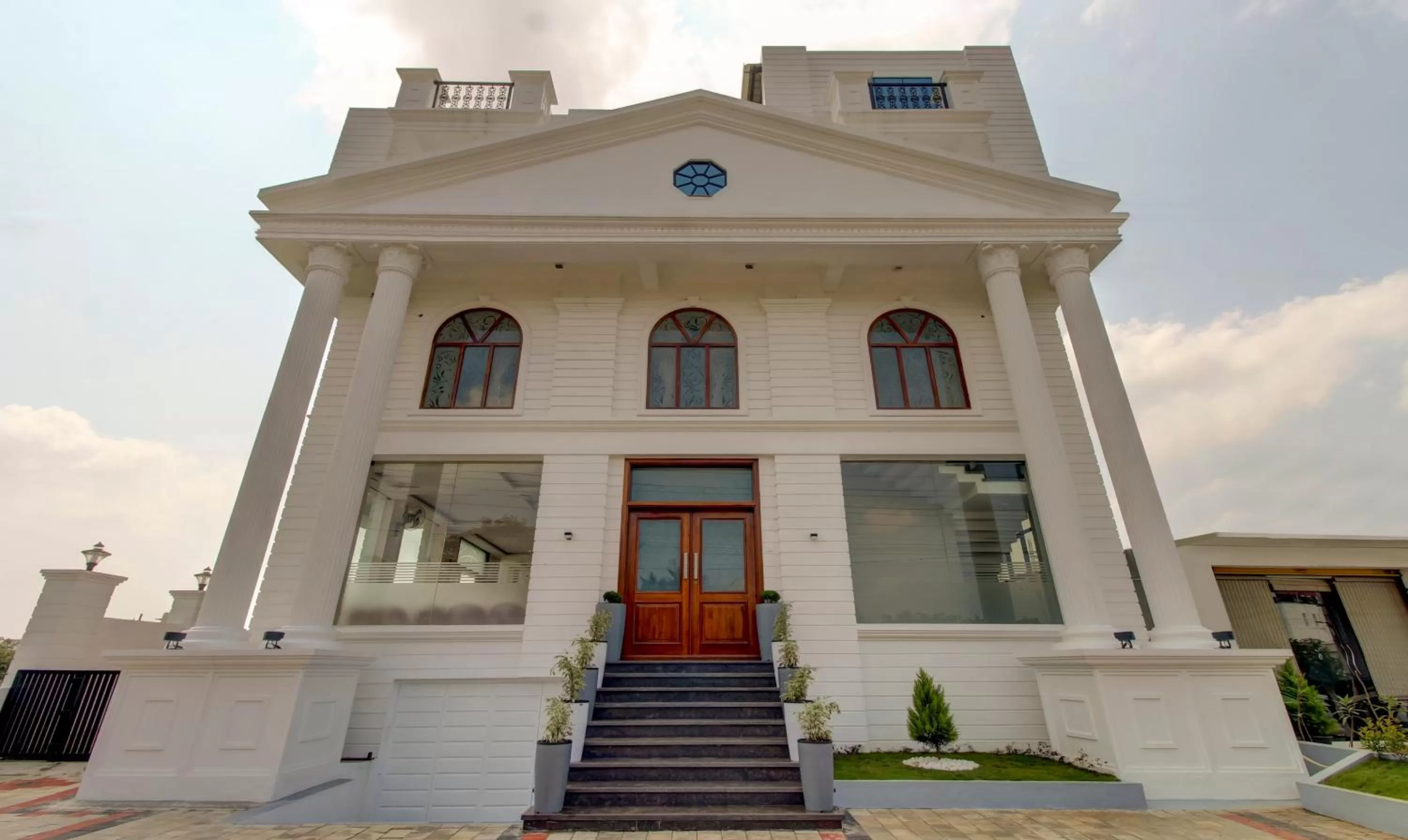 Facade/entrance in Treebo The Meridian, 10 Mins To Mahatma Gandhi Park