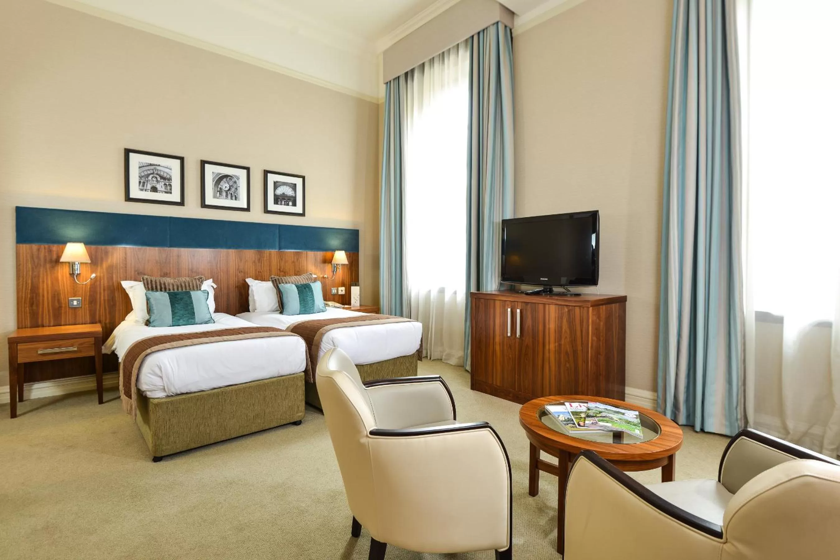 Photo of the whole room, Bed in The Grand, York