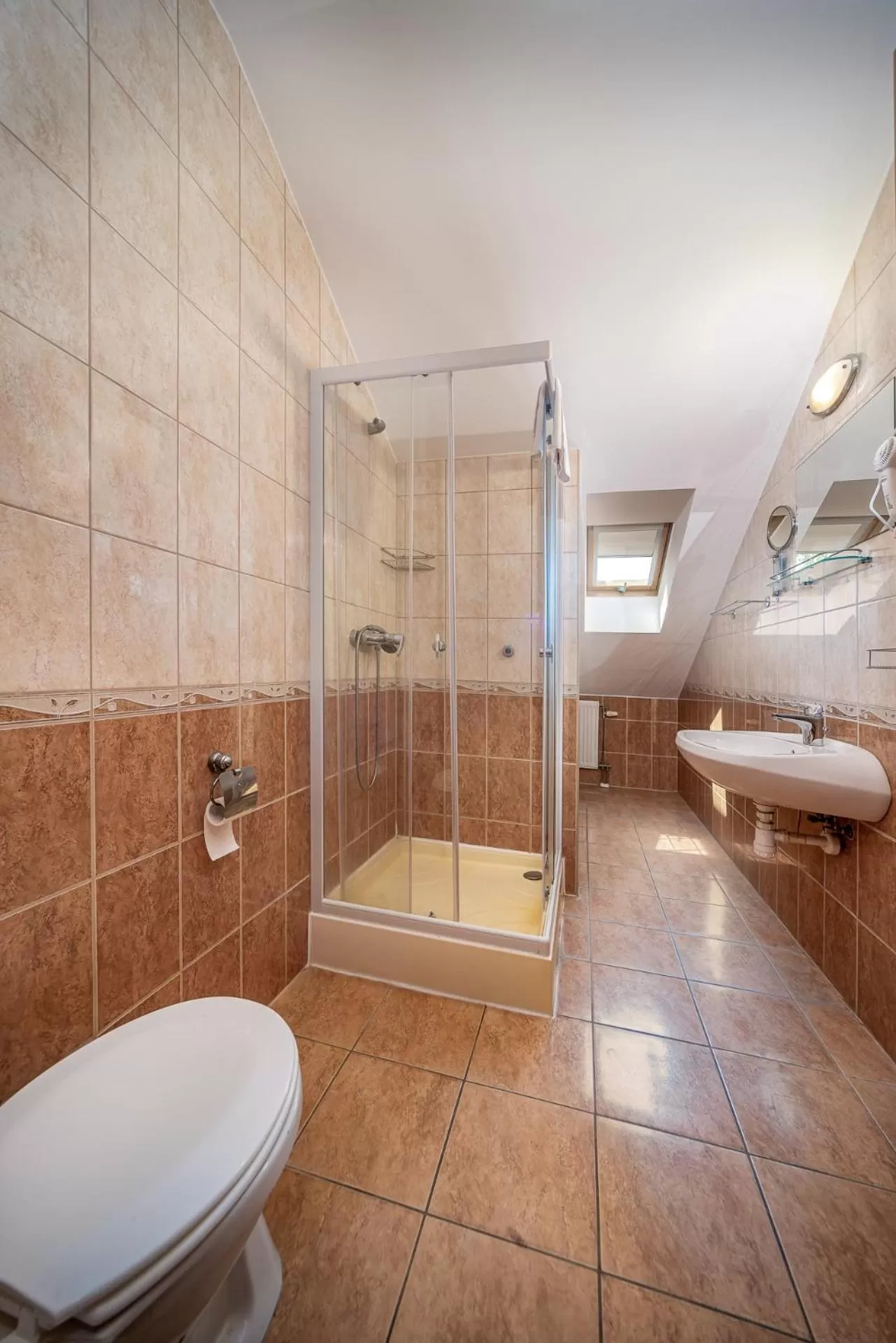 Shower in Nefelejcs Hotel