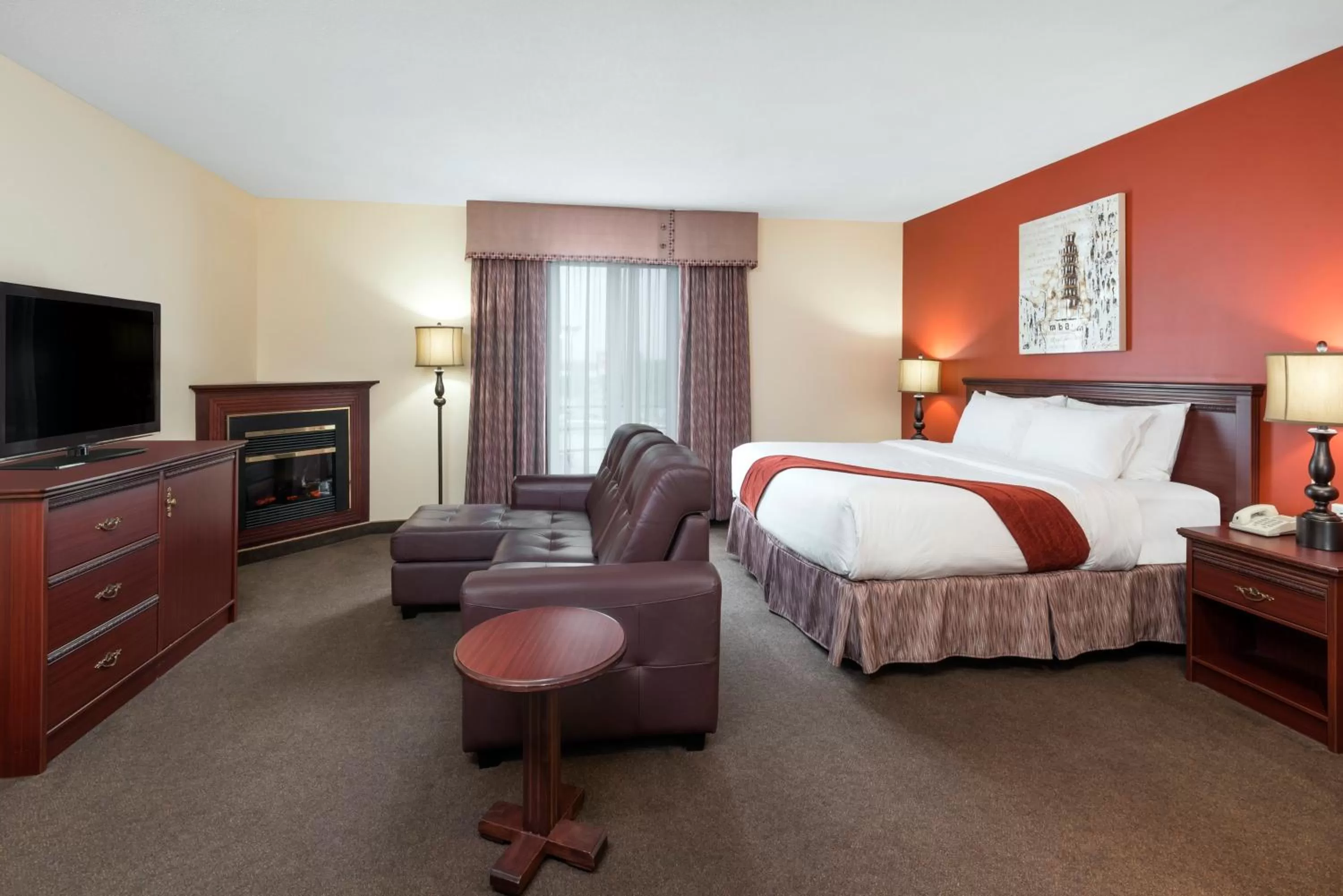 Photo of the whole room, Bed in Ramada Plaza by Wyndham Gatineau/Manoir du Casino