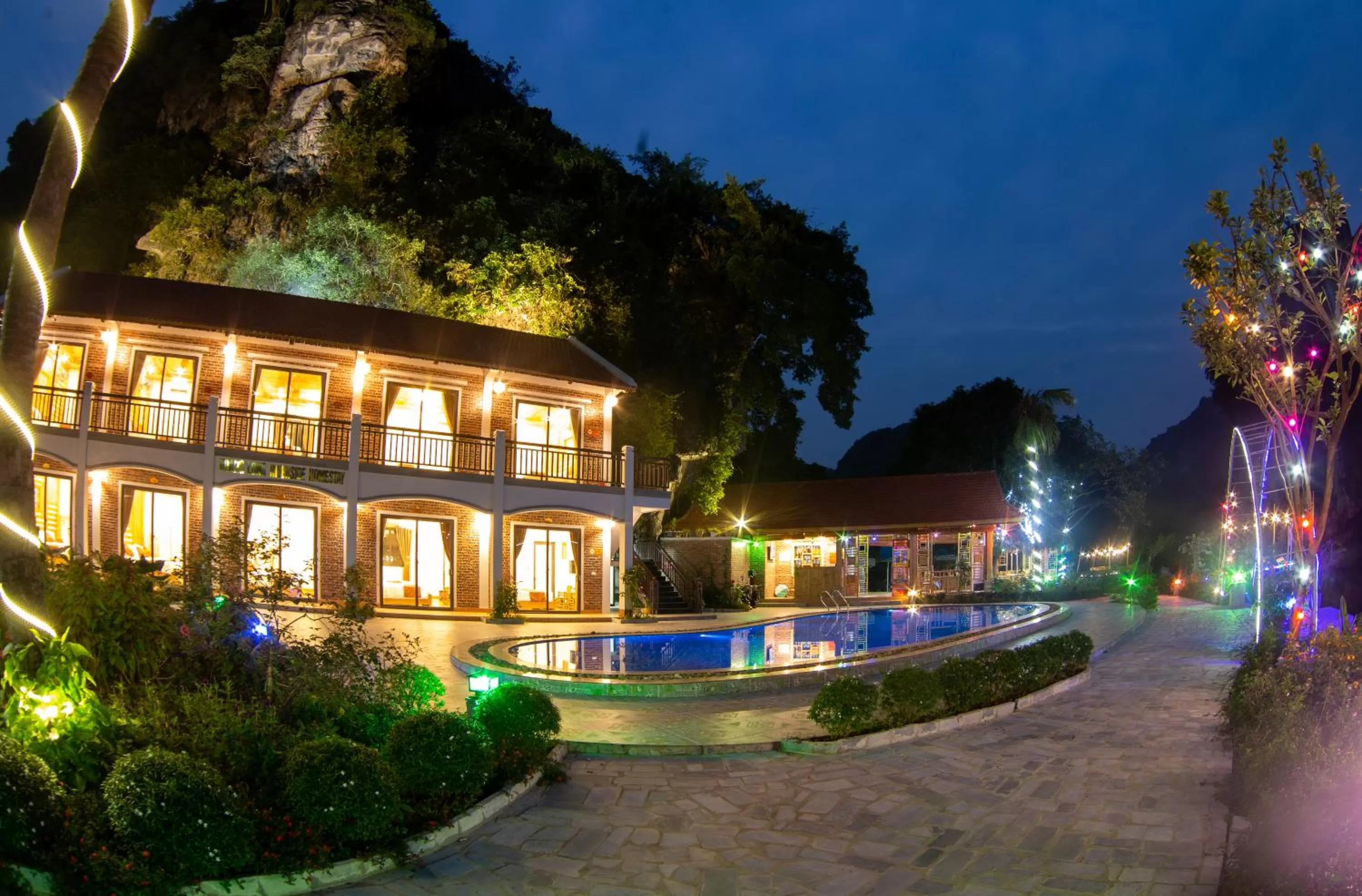 HoangLong Riverside Homestay
