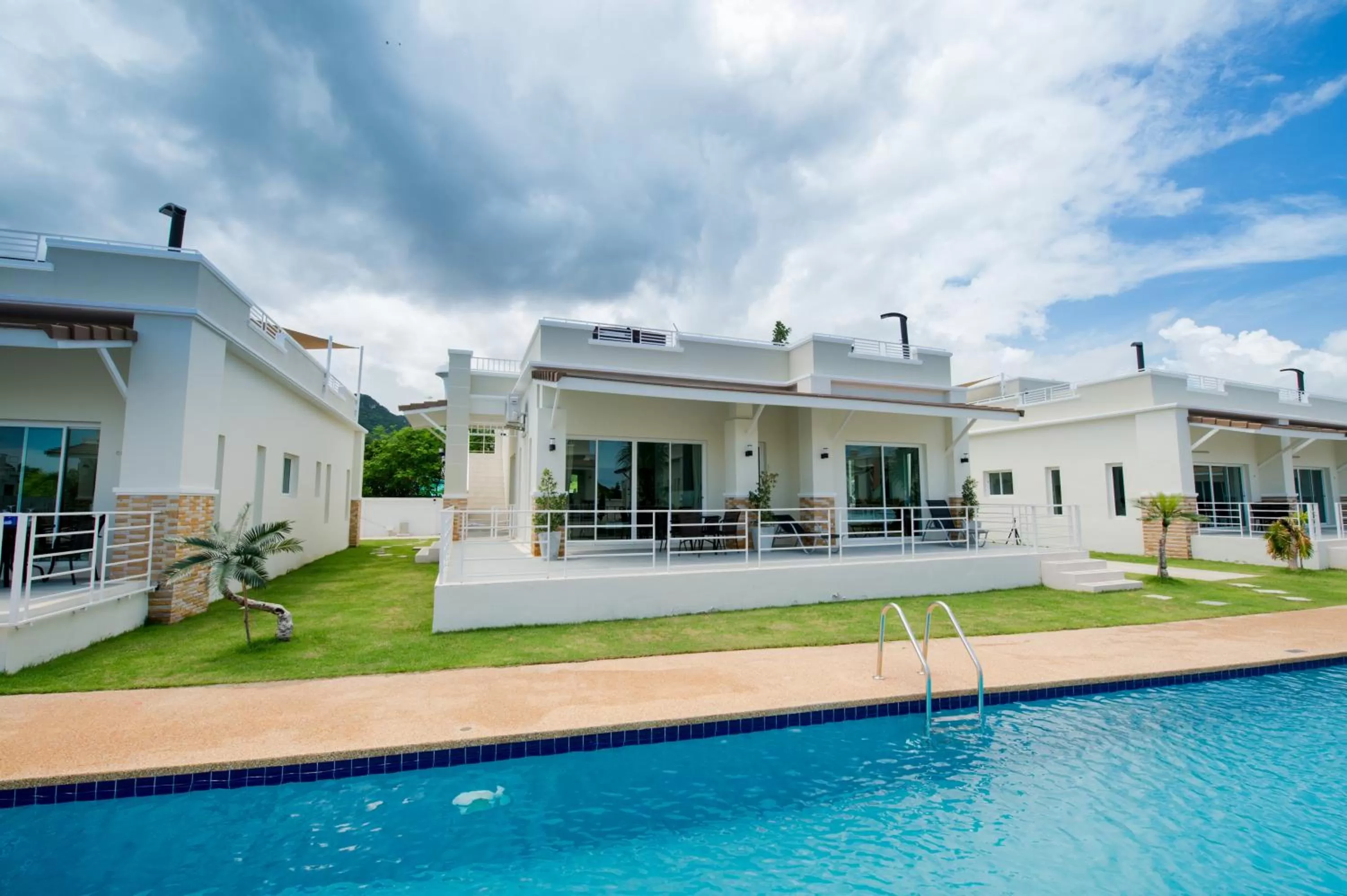 Property building in Oriental Beach Pearl Resort