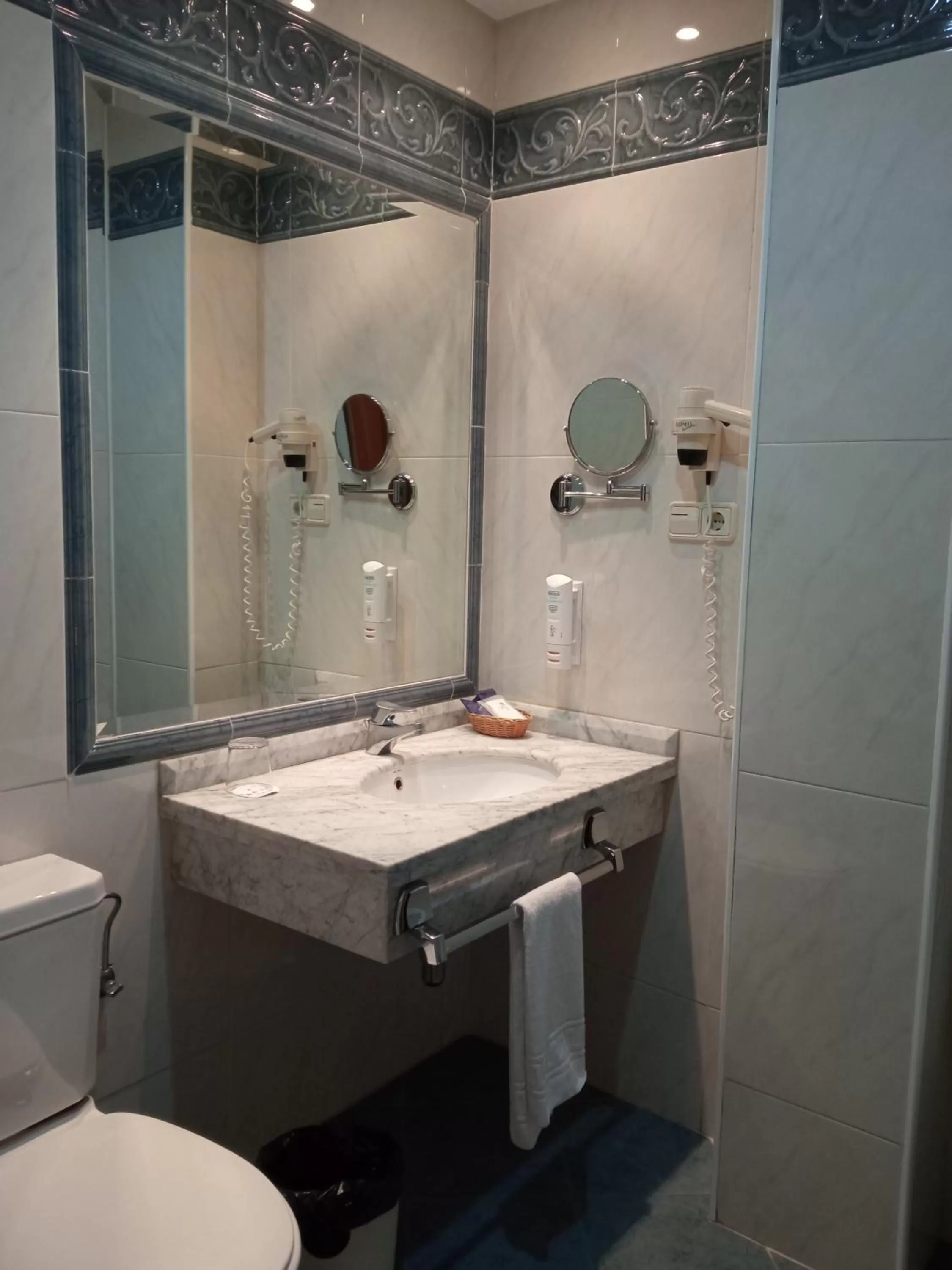 Bathroom in ARVA Spa París