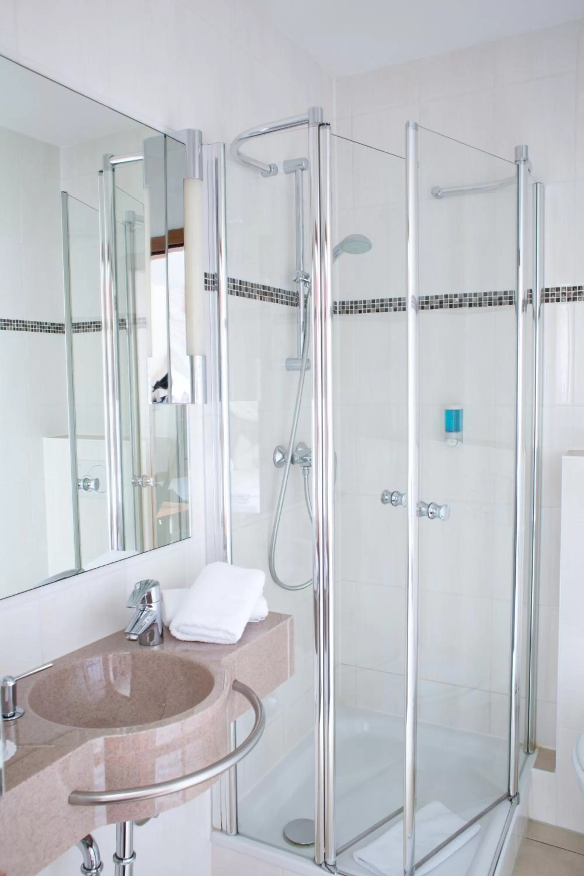 Shower in Hotel Panorama