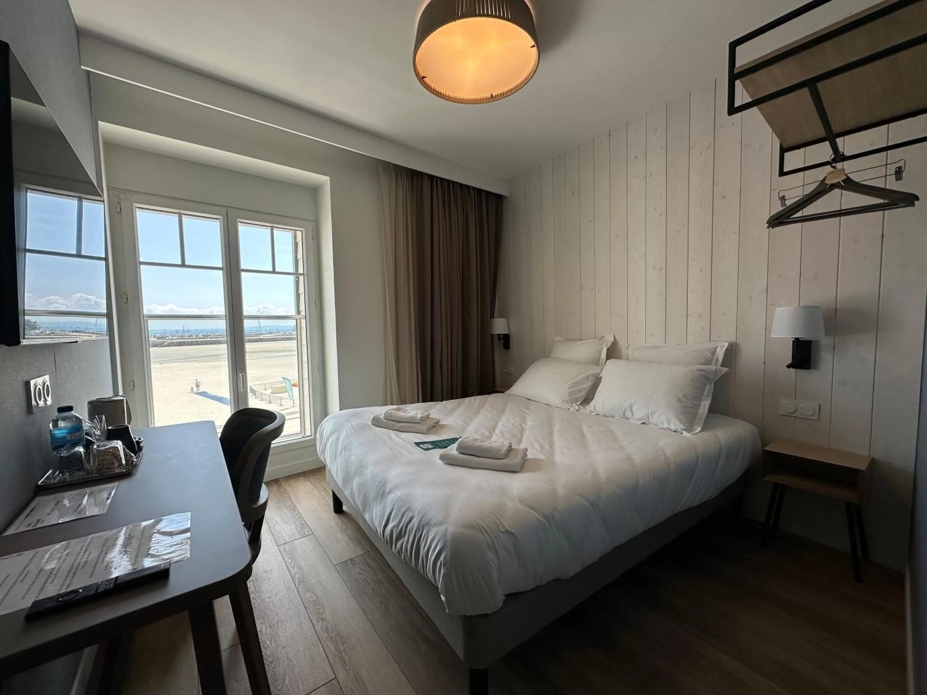 Bed in Hôtel de la Baie