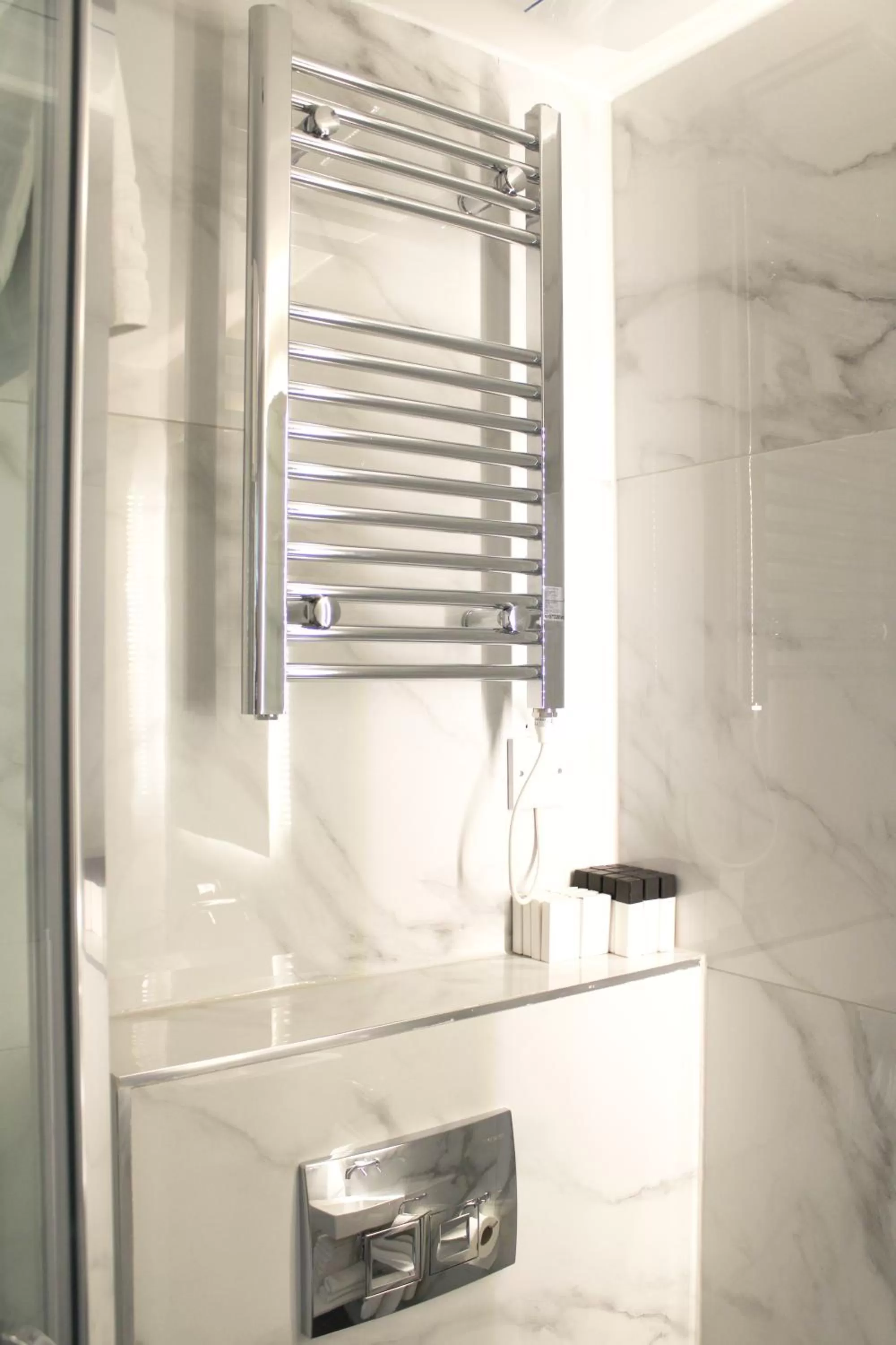 Bathroom in West End Lane II