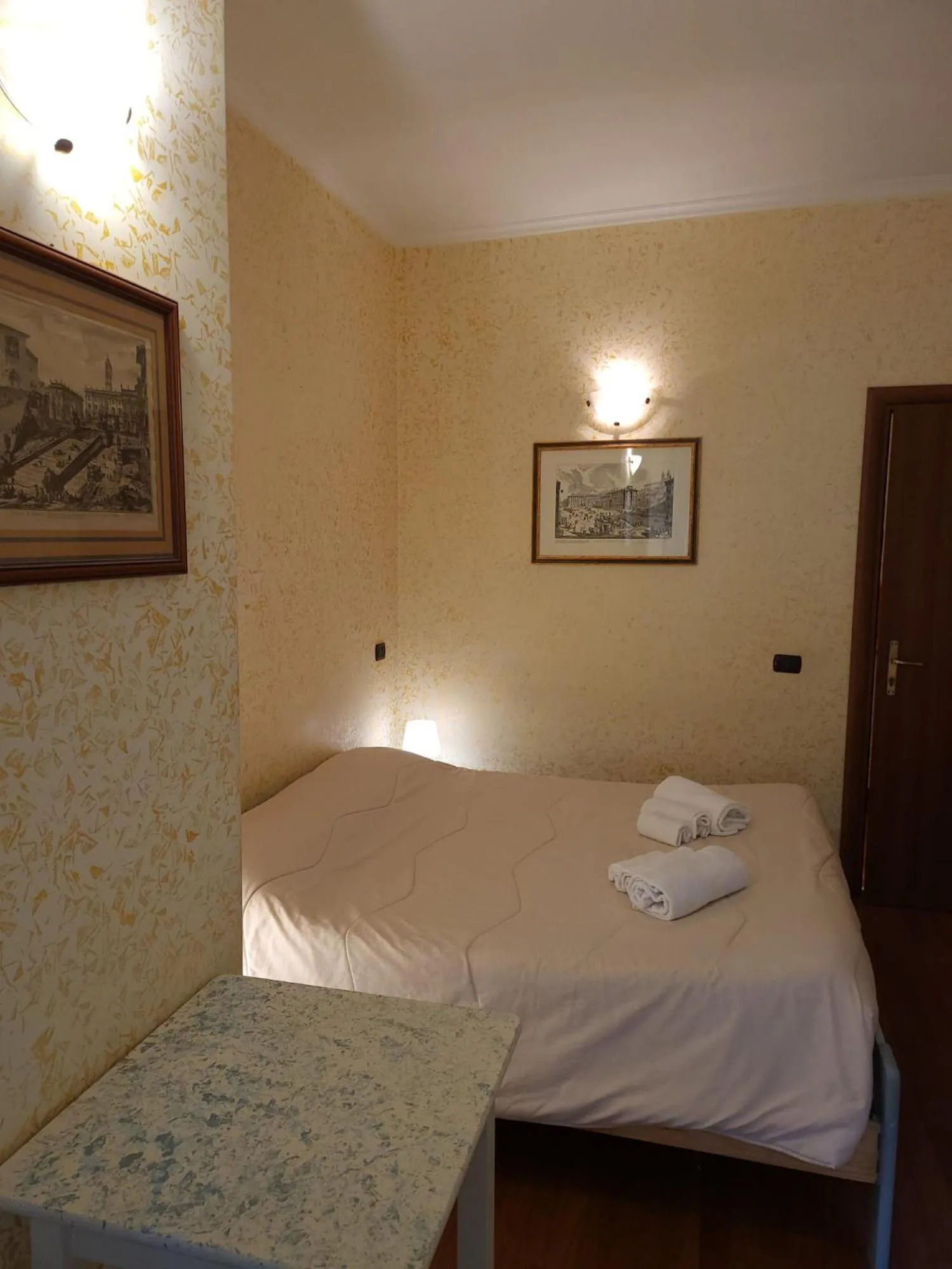 Bed in St. Peter's Rooms Rome