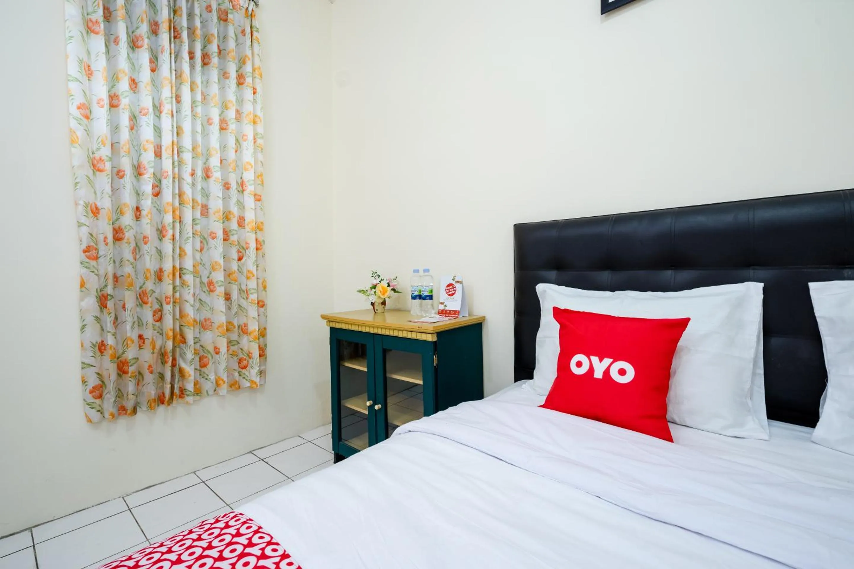 Bedroom, Bed in OYO 1962 Anugerah Wisata Hotel