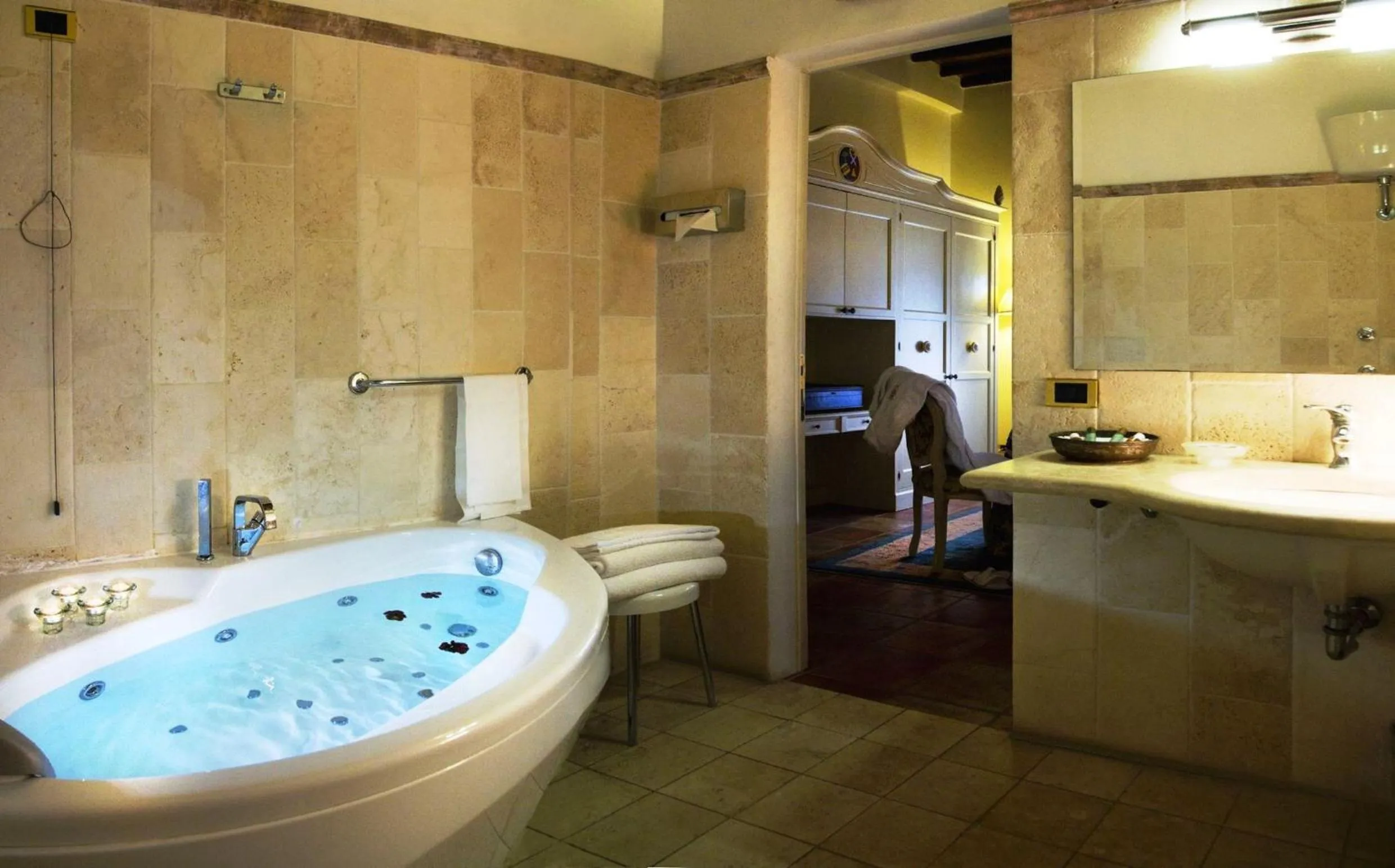 Hot Tub in Castello di Leonina Relais - Adults Only