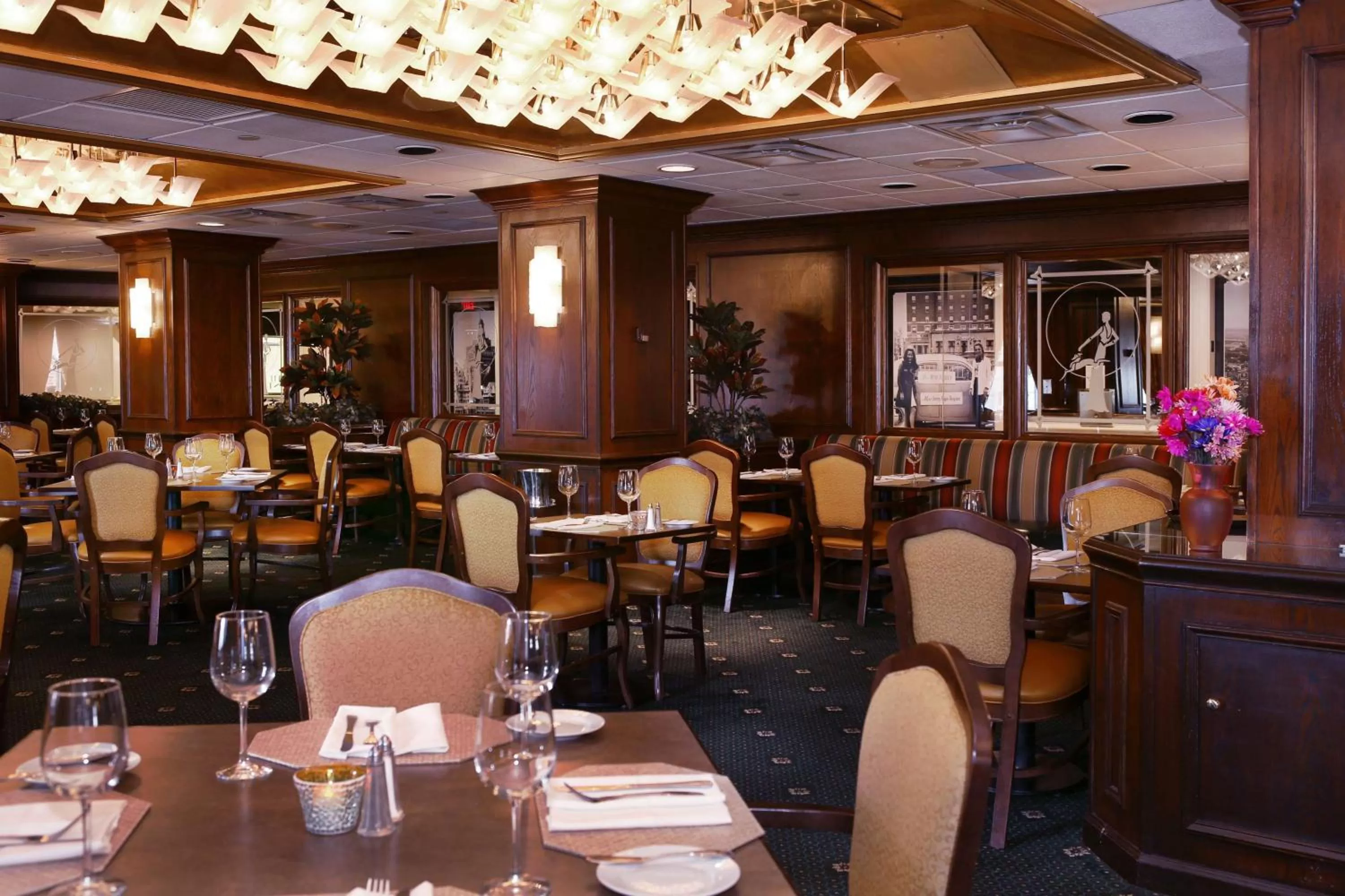 Restaurant/places to eat in The Claridge Hotel