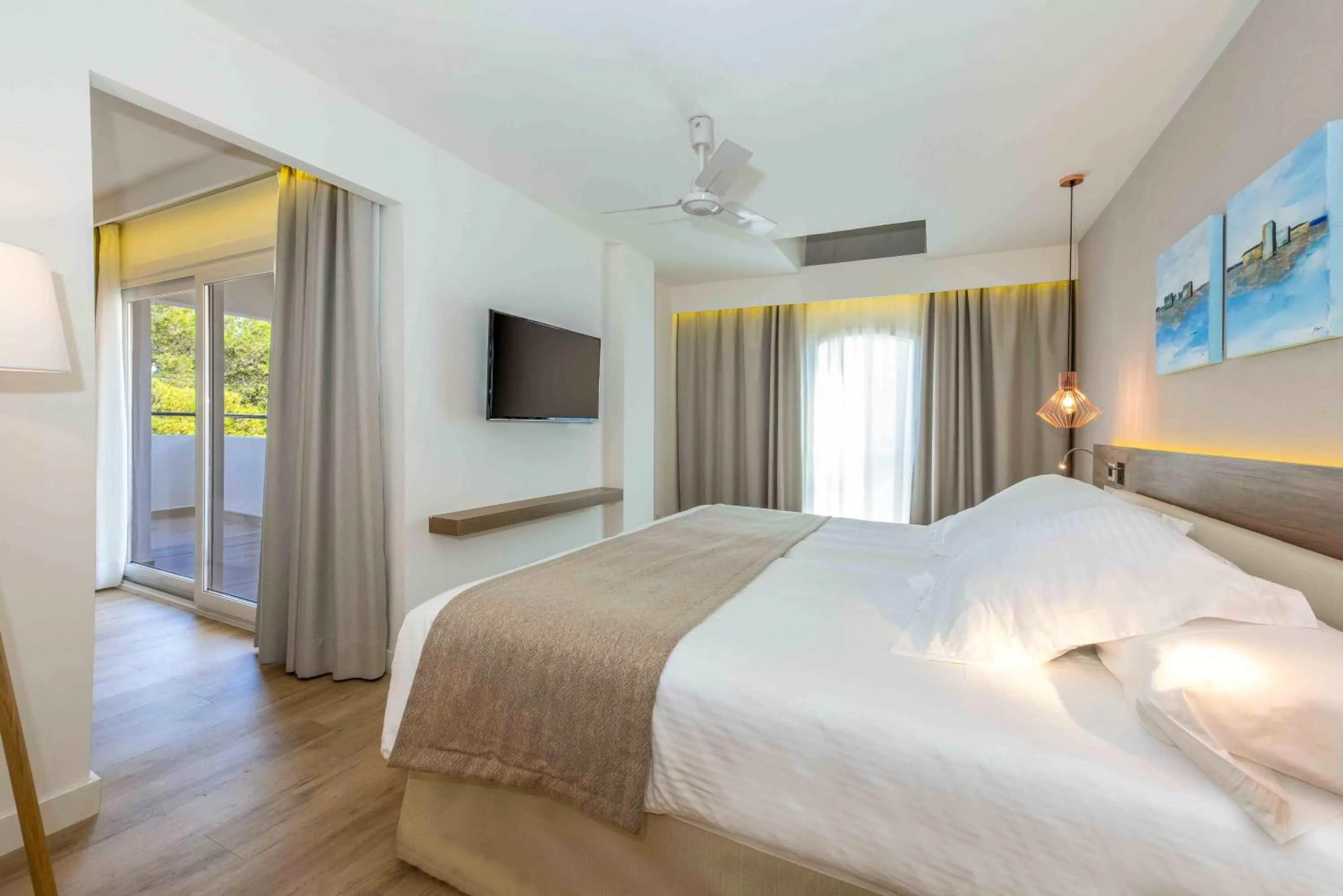 Bed in Valentin Somni Hotel & Suites