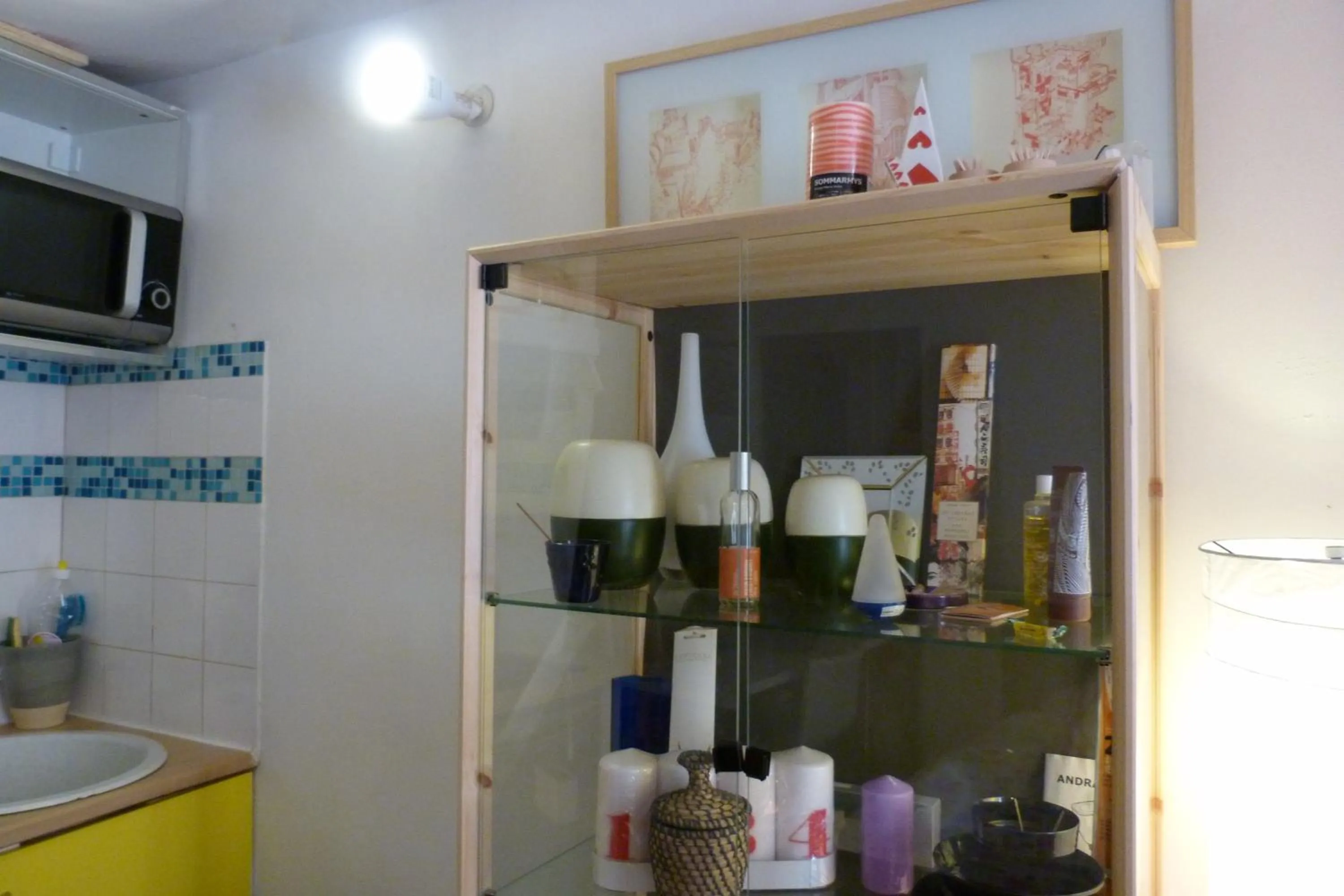 Dining area, Bathroom in Precheurs Studios