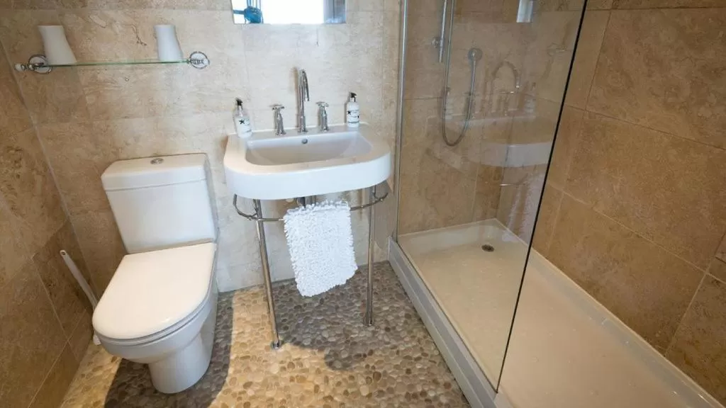 Shower in Chesil Beach Lodge Burton Bradstock Dorset DT64RJ