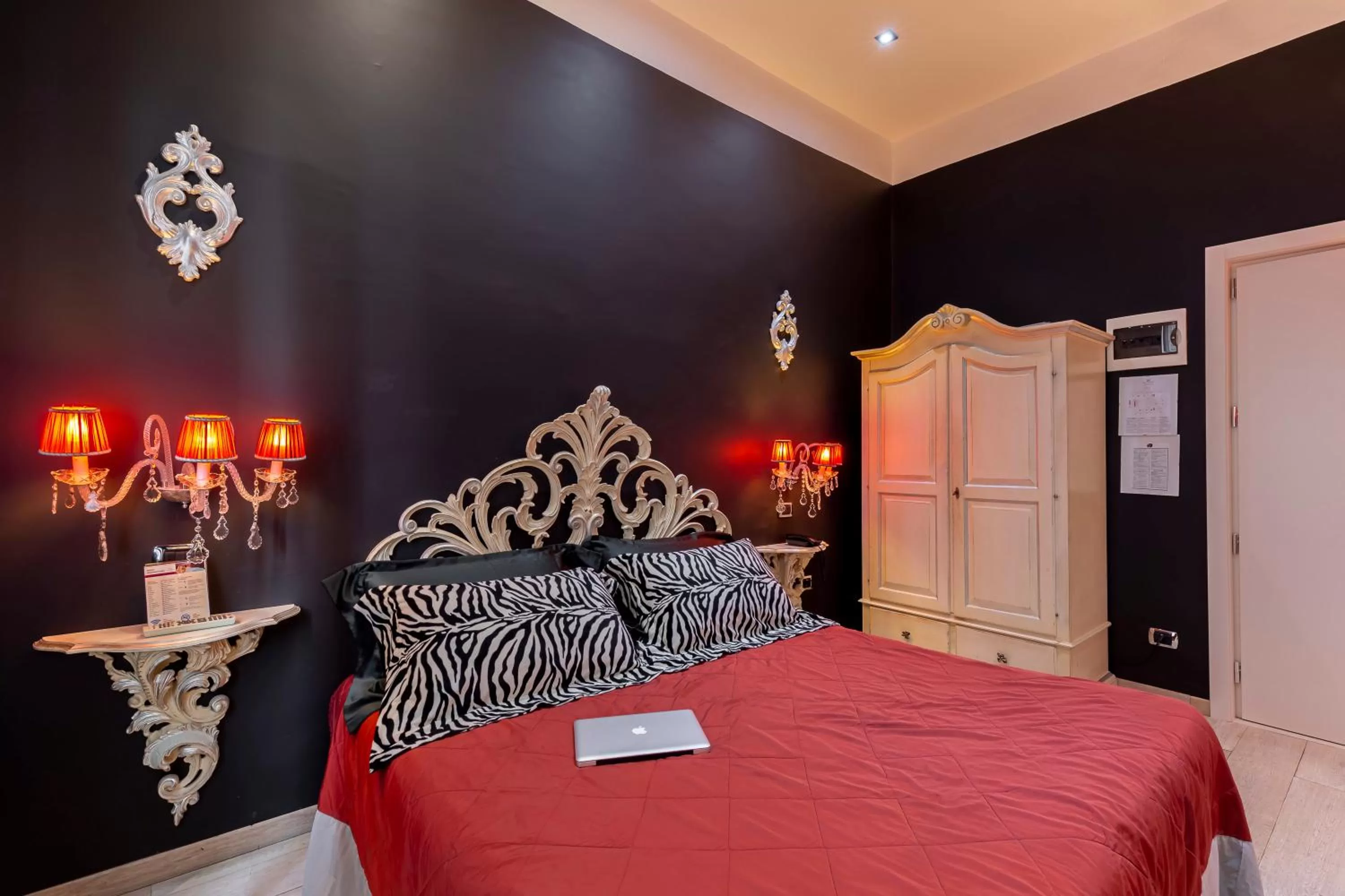 Photo of the whole room, Bed in Hotel Columbia Wellness & Spa