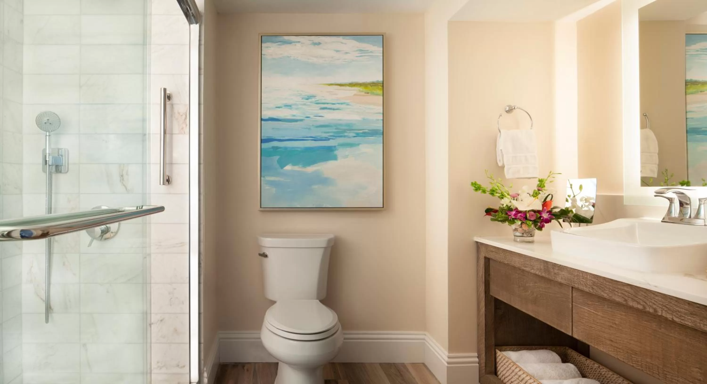 Bathroom in Pier House Resort & Spa