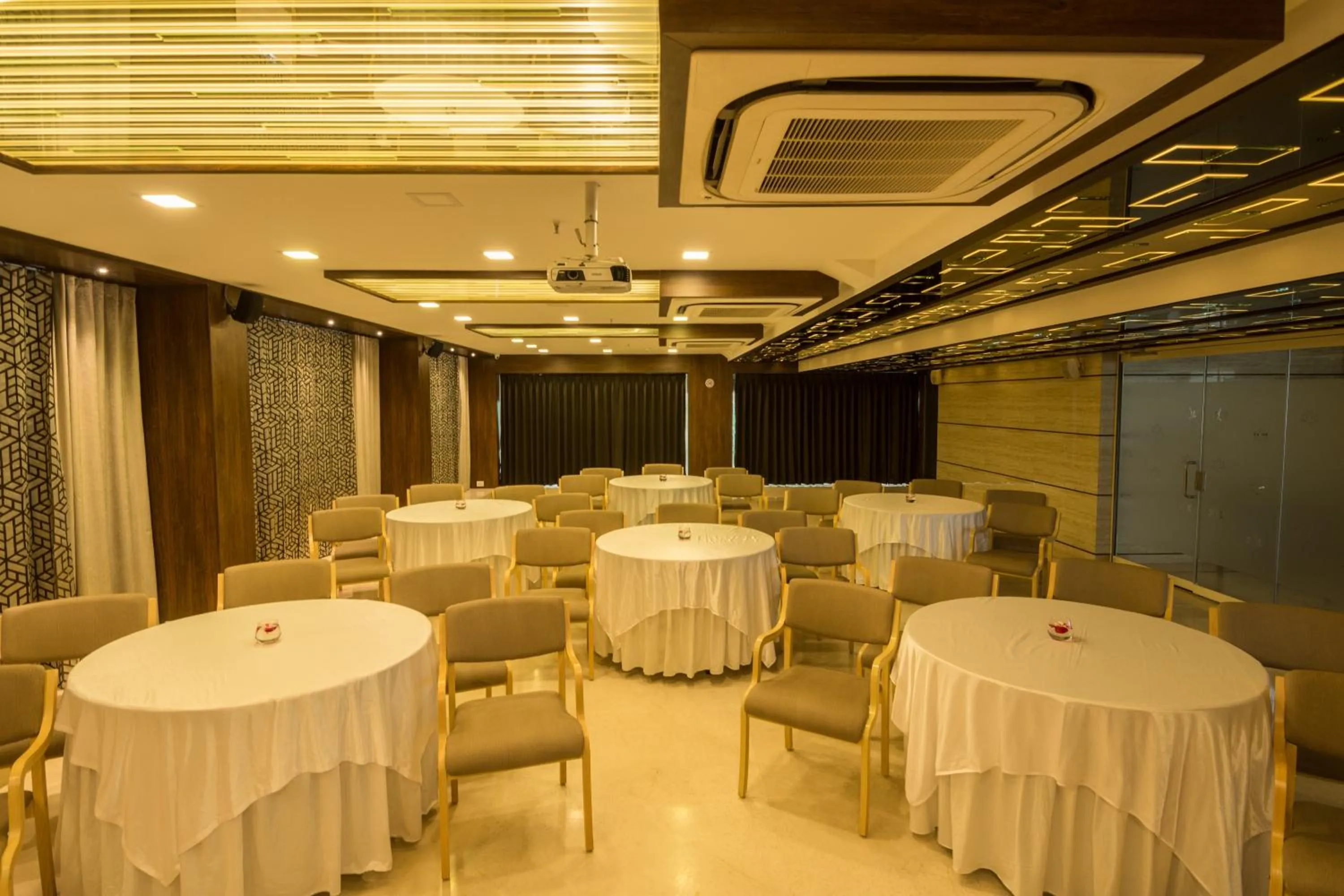 Banquet/Function facilities in Roopa Elite