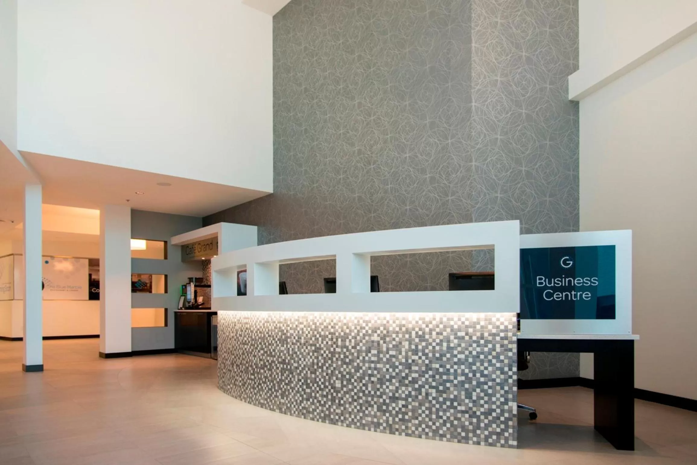 Lobby or reception, Bed in The Grand Winnipeg Airport Hotel by Lakeview
