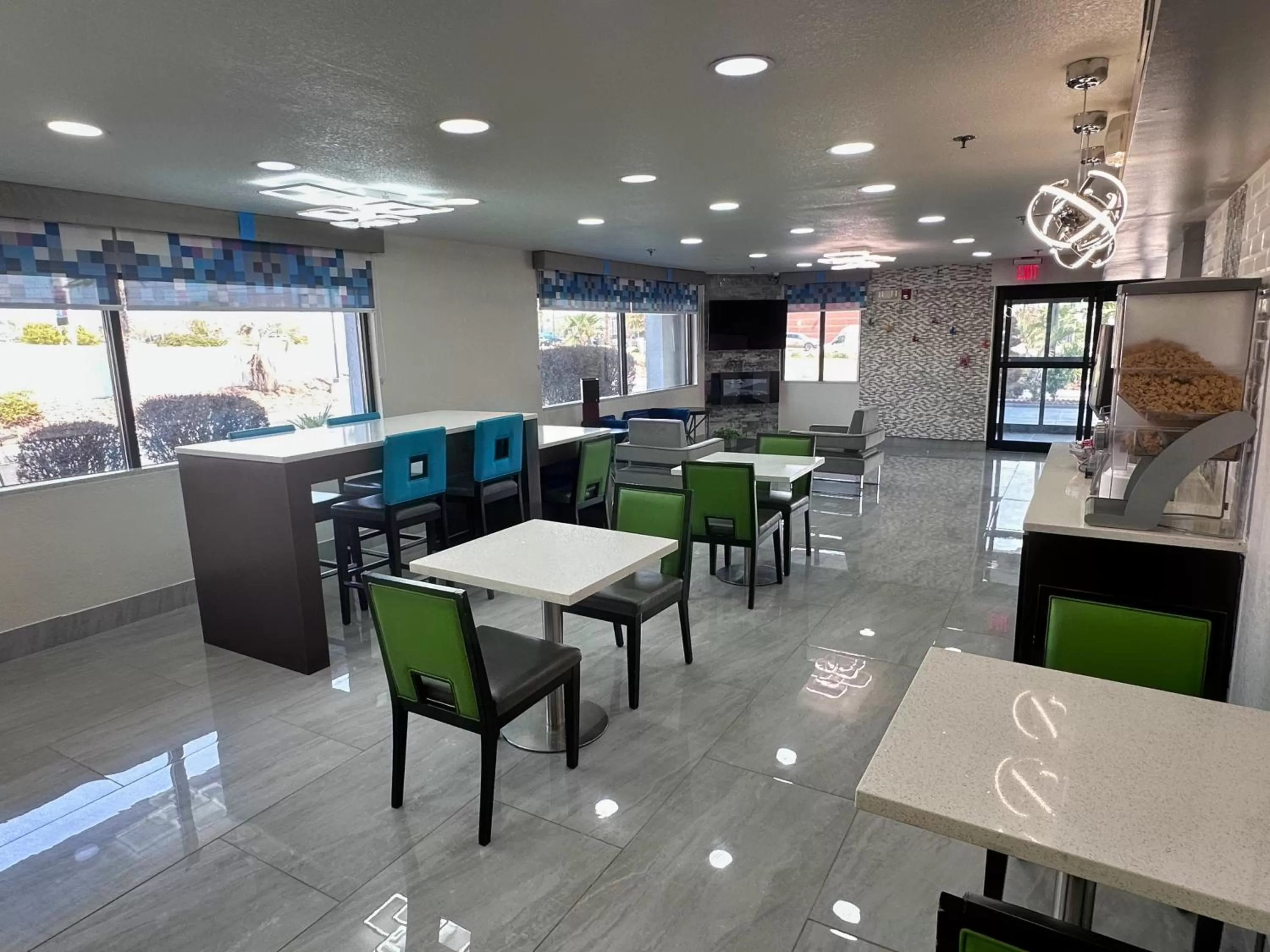 Dining area in Super 8 by Wyndham Prattville Montgomery