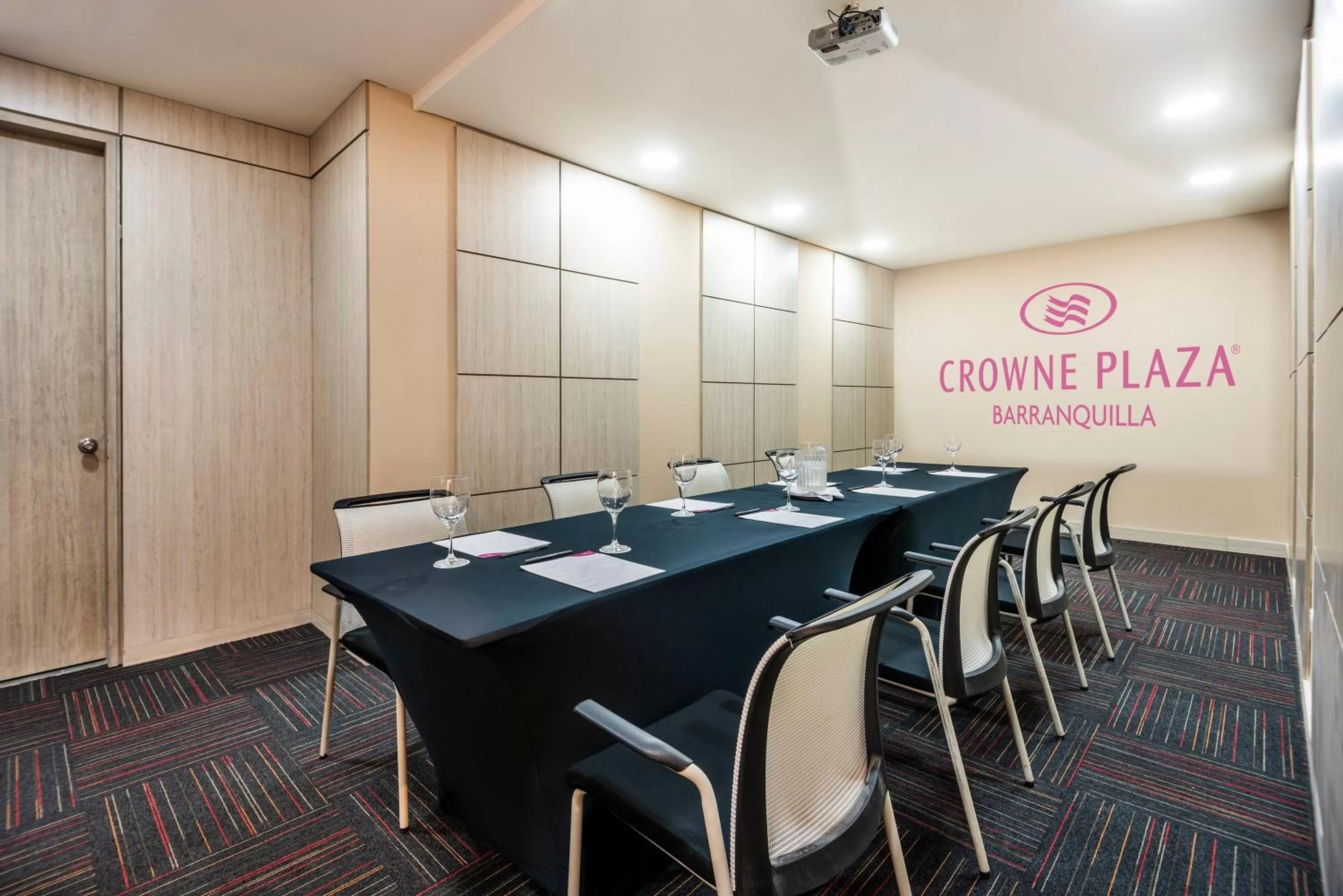 Meeting/conference room in Crowne Plaza Barranquilla by IHG