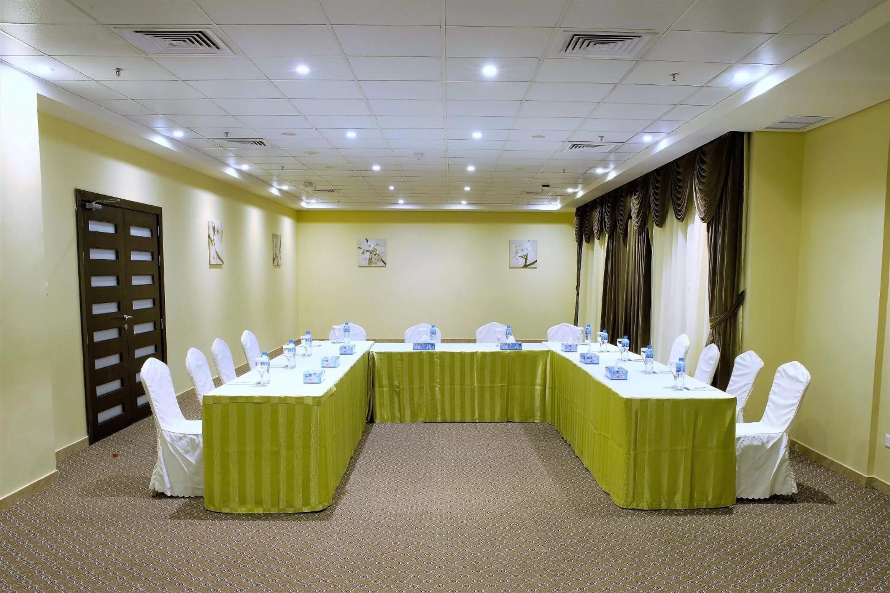 Business facilities in Best Western Plus Salmiya