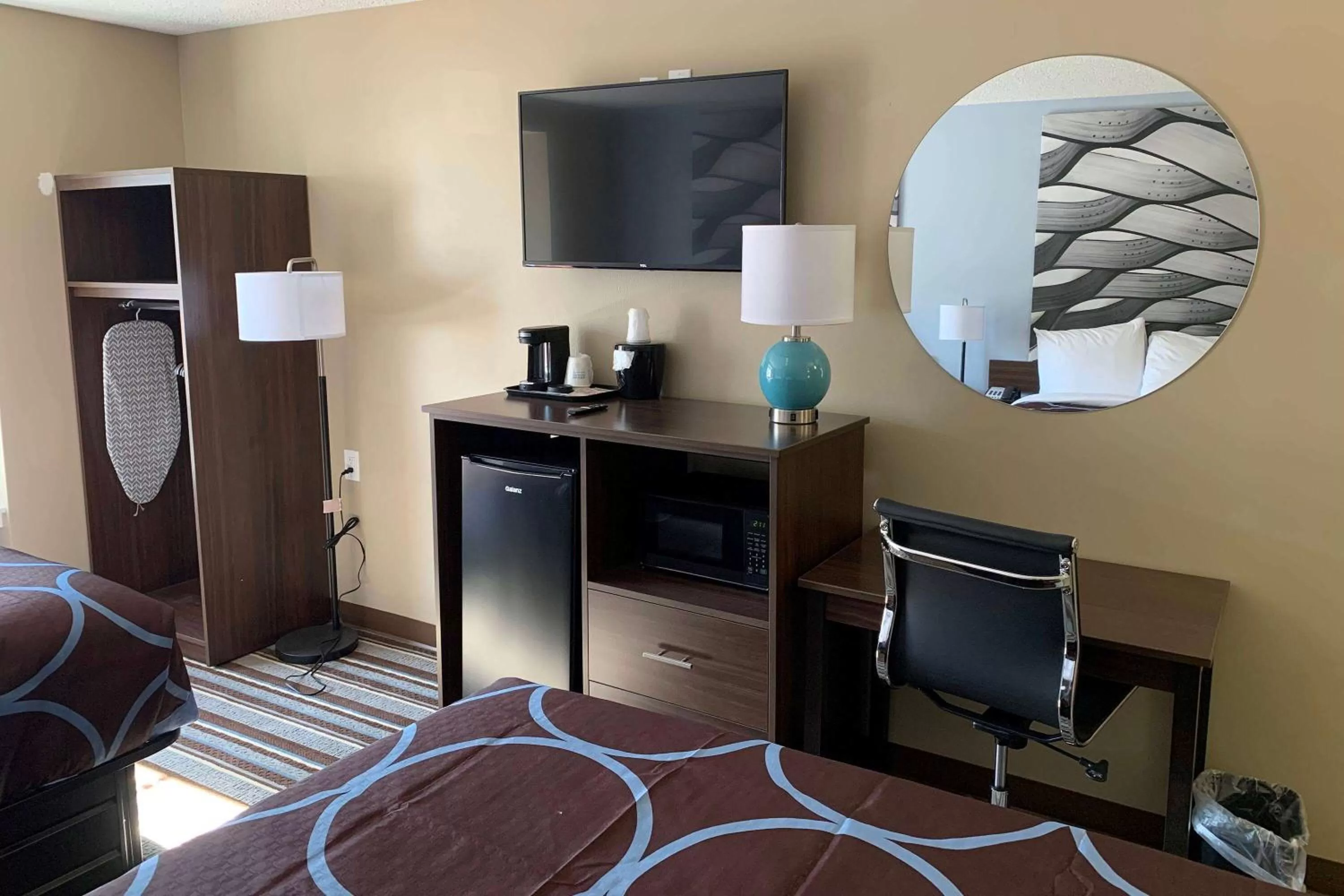 Photo of the whole room in Super 8 by Wyndham Joliet