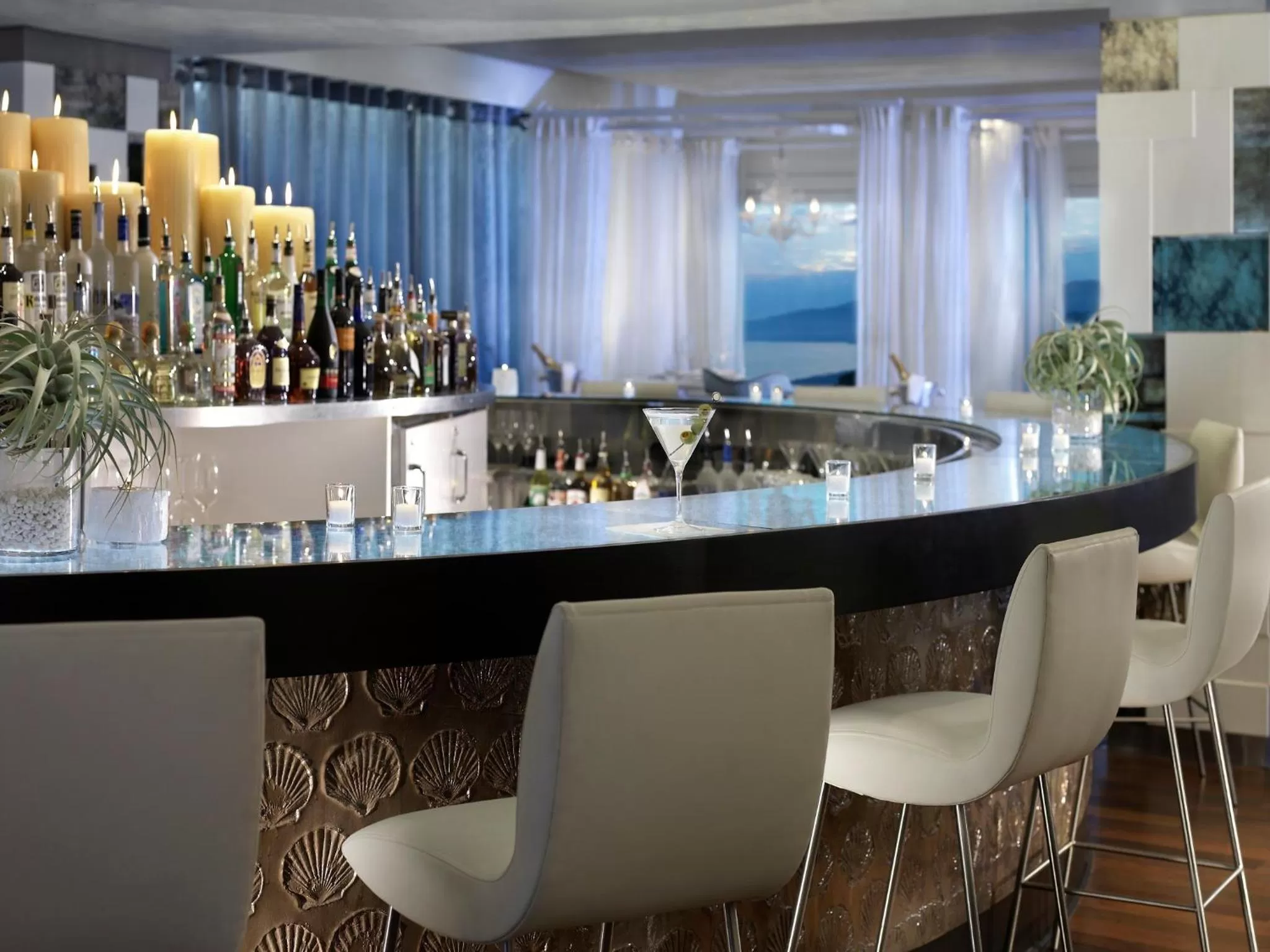 Lounge or bar in Huntley Santa Monica Beach