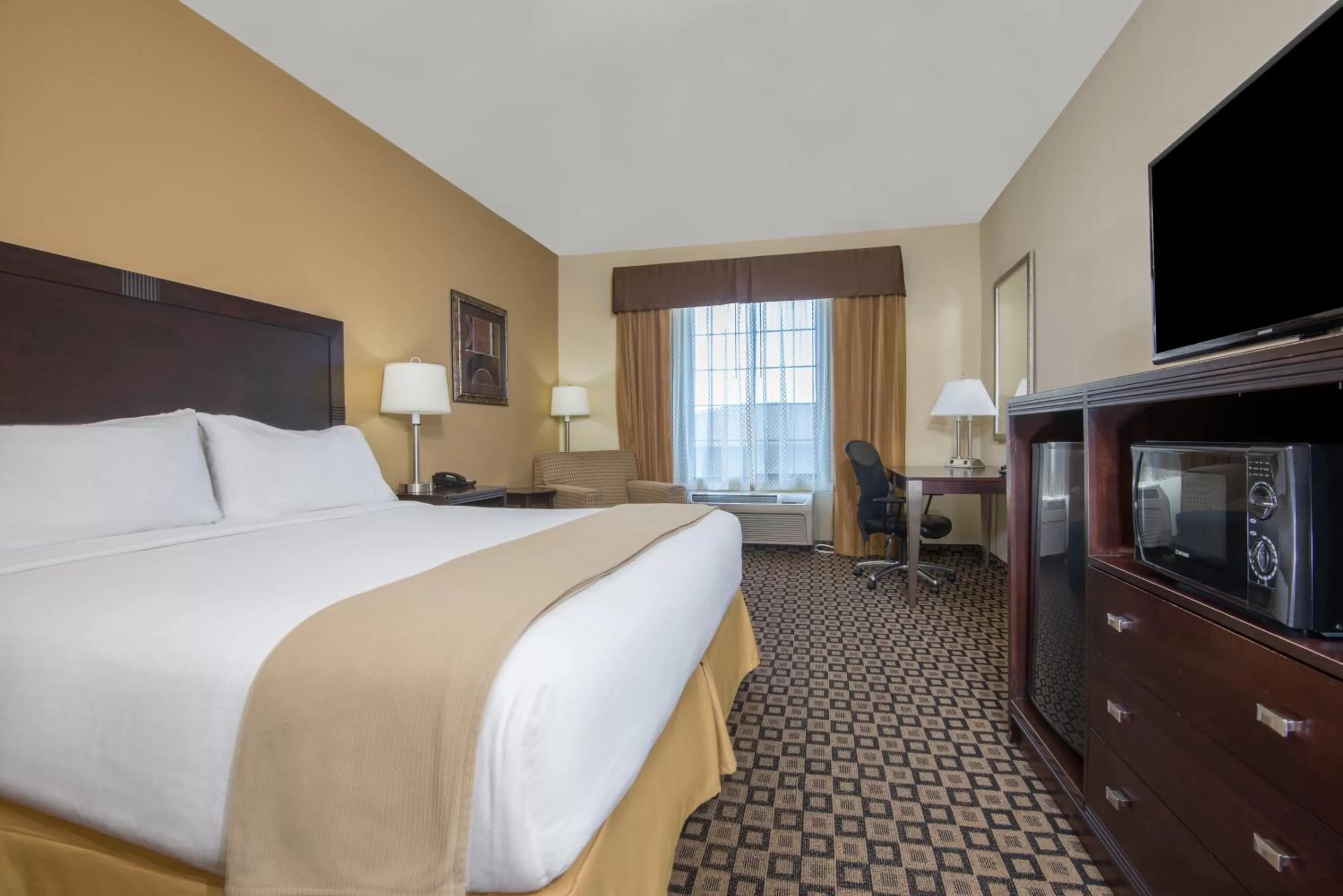 Photo of the whole room, Bed in Holiday Inn Express & Suites Clovis, an IHG Hotel