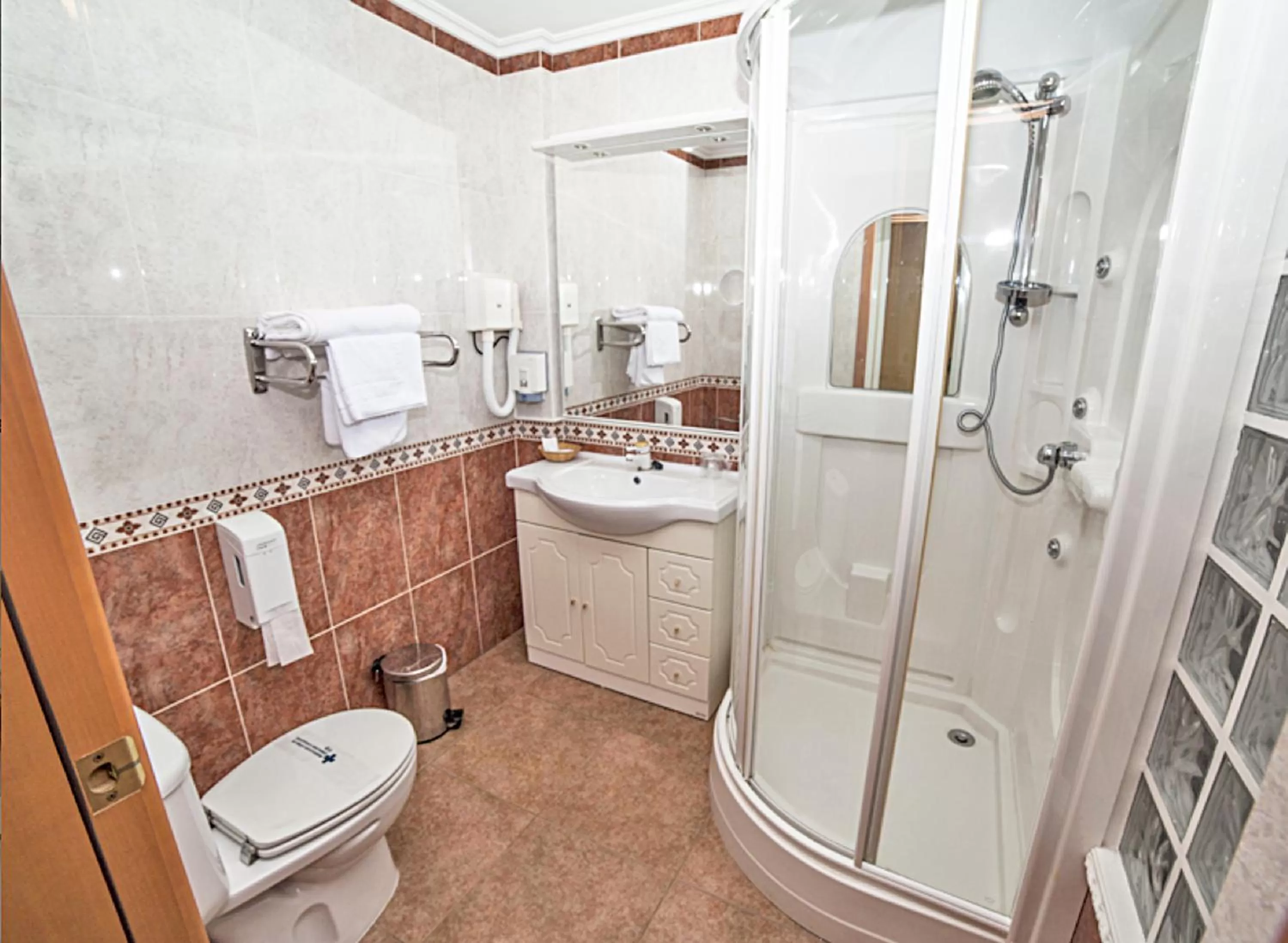 Shower in Hotel Real de Castilla