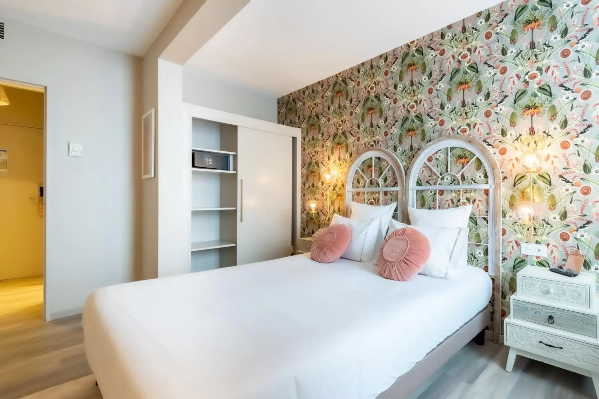 Photo of the whole room in La Maison Hôtel Mulhouse Centre