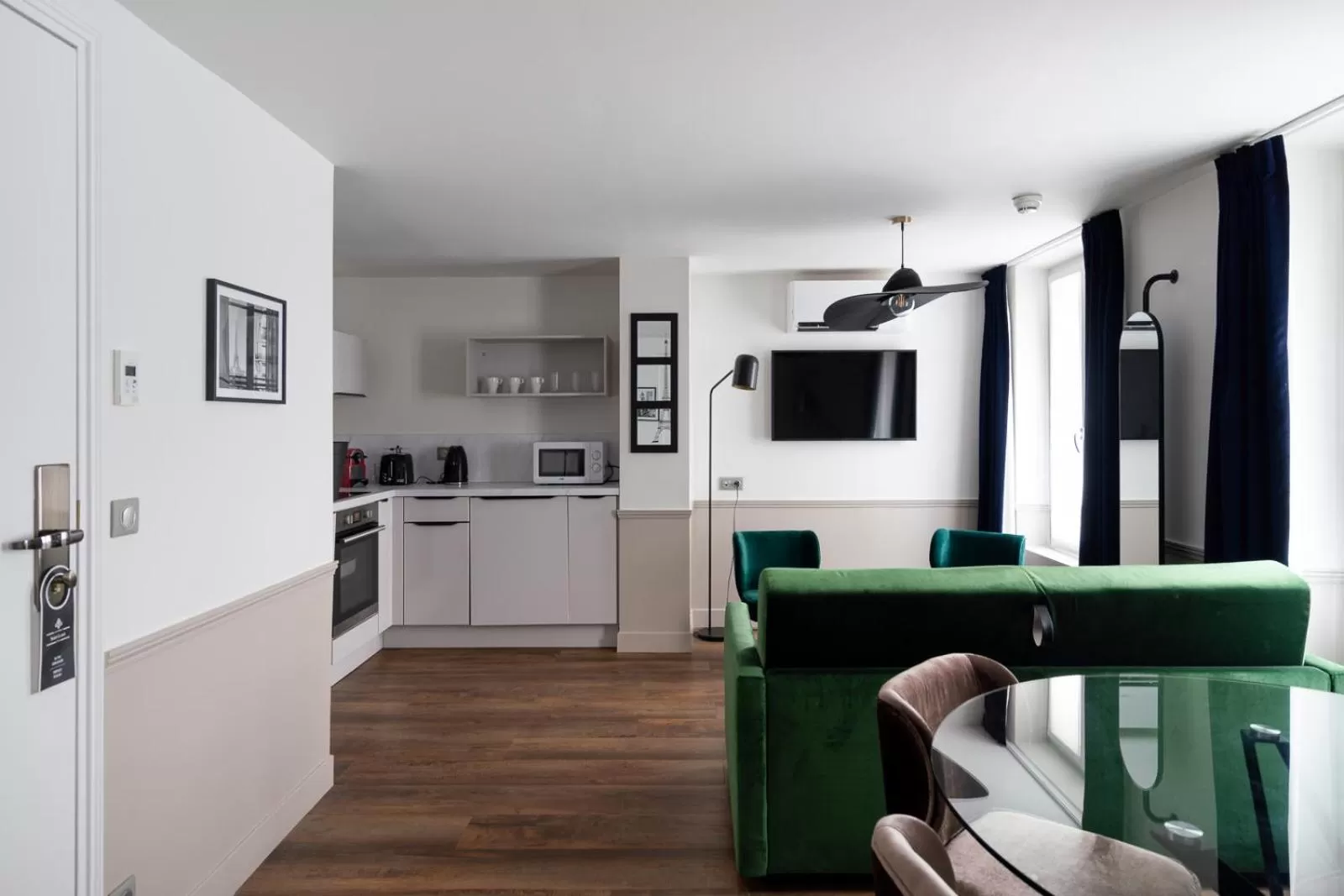 Kitchen or kitchenette in Hôtel 31 - Paris Tour Eiffel