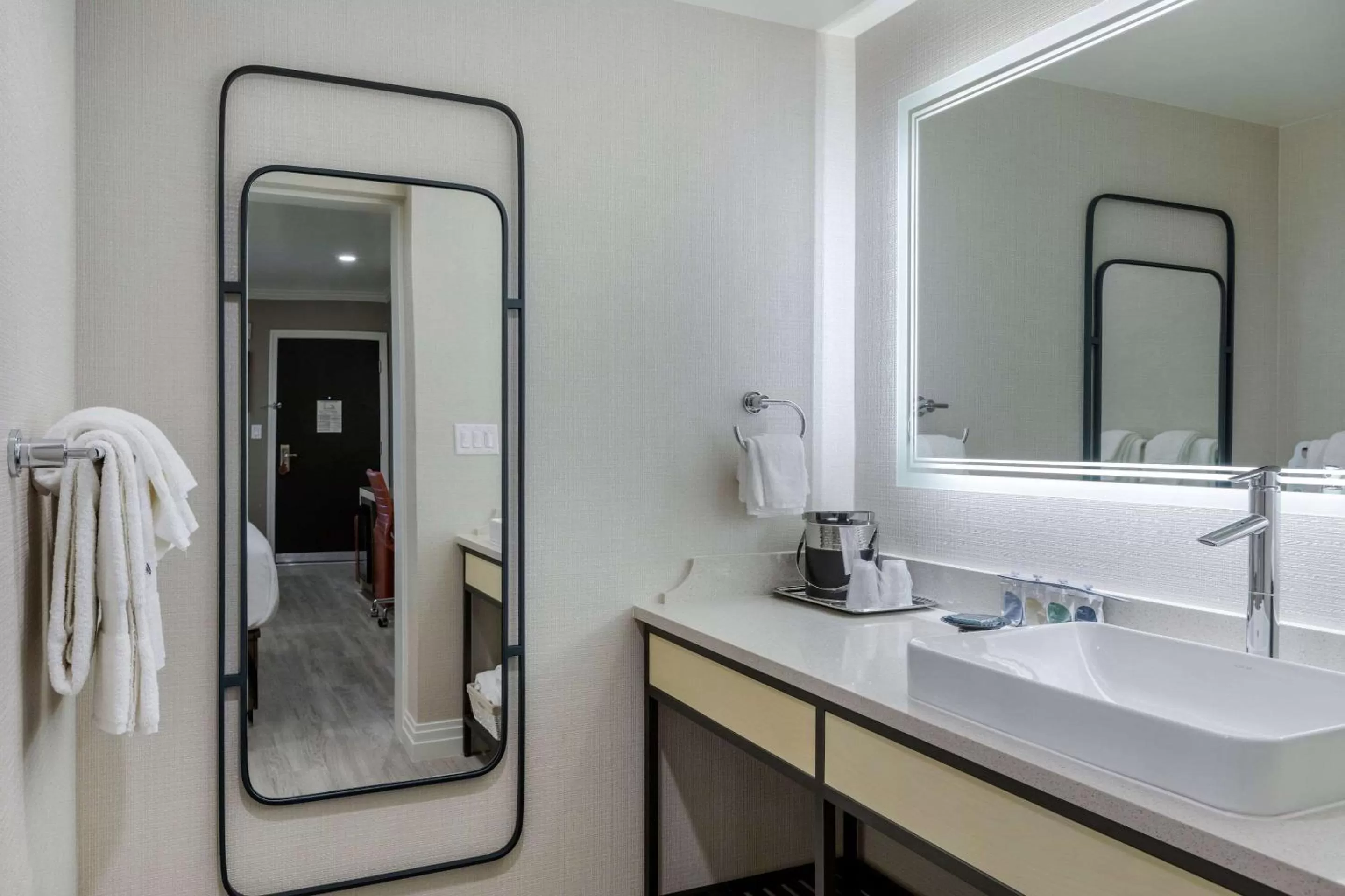 Bathroom in Bluestem Hotel Torrance Los Angeles, an Ascend Collection Hotel