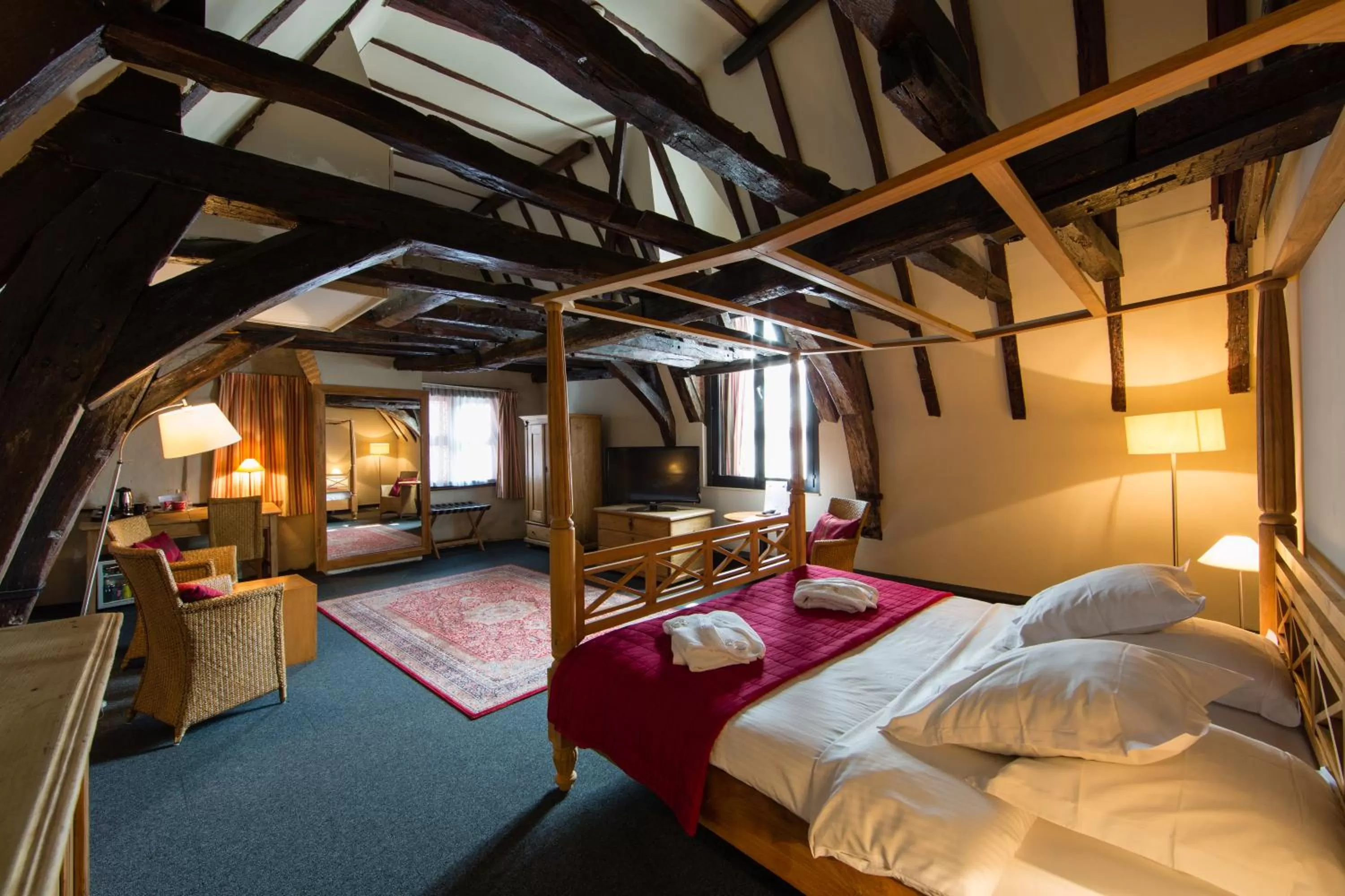 Photo of the whole room, Bed in Ghent River Hotel