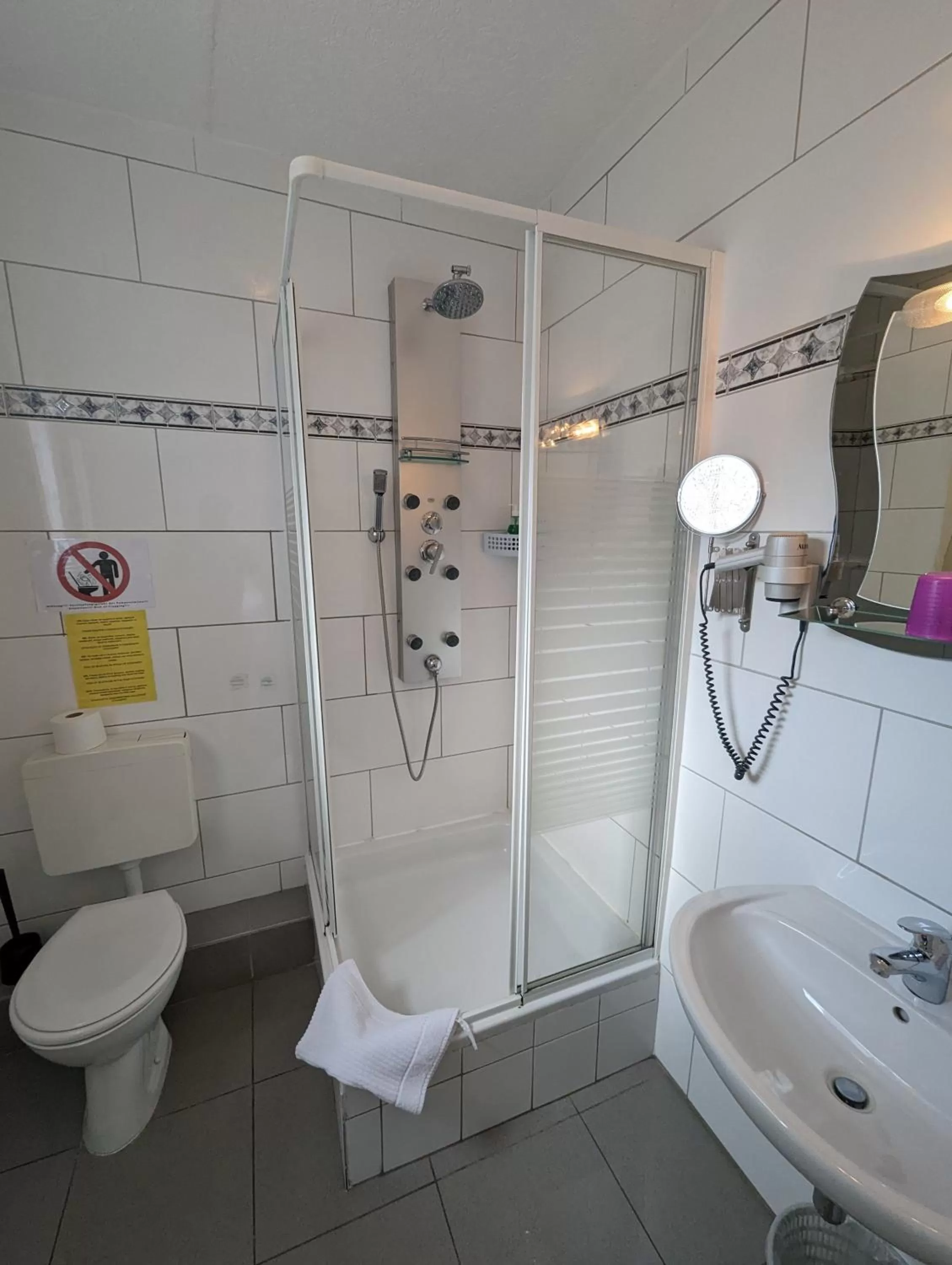 Bathroom in Hotel Eiserner Anton