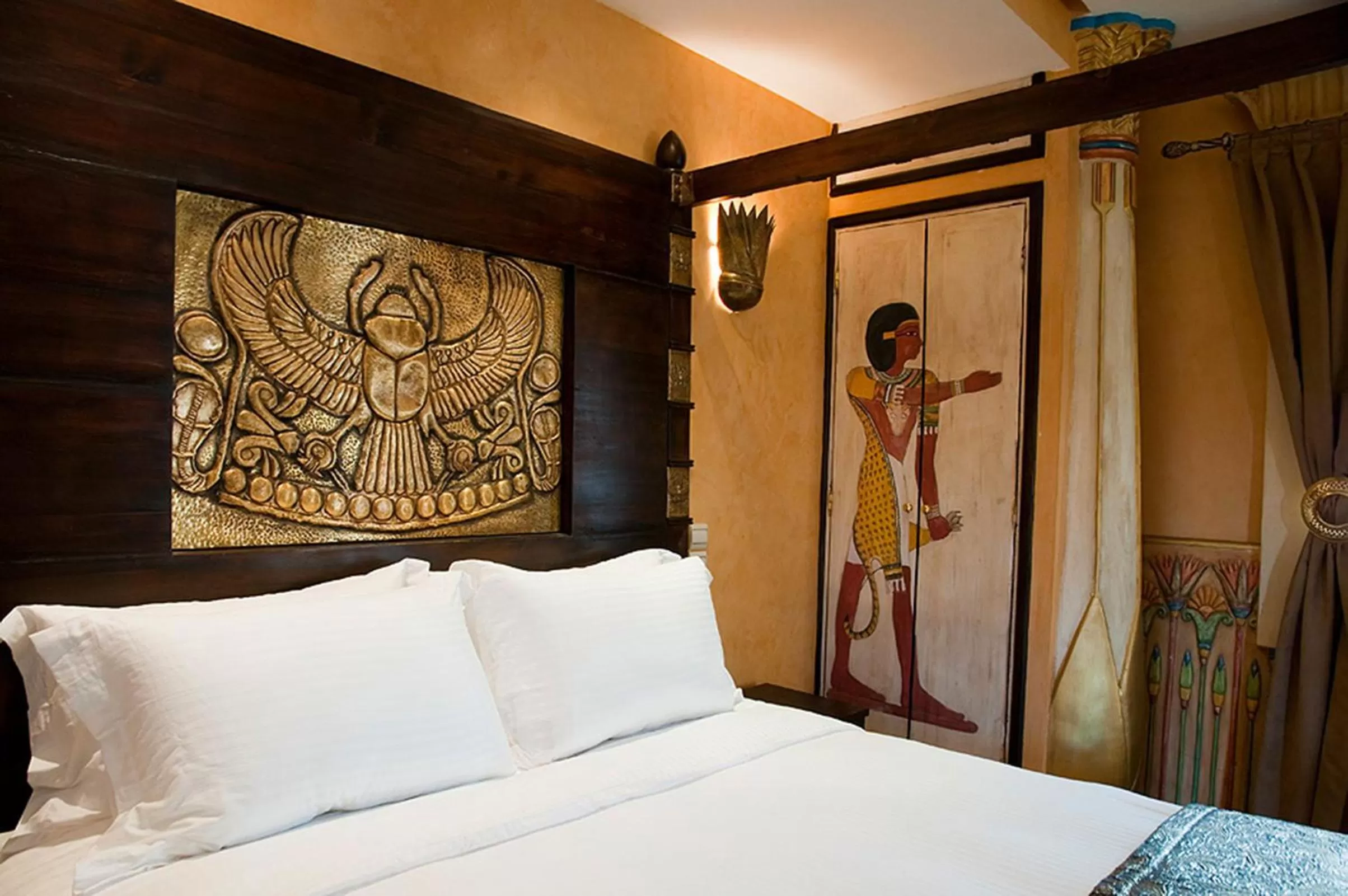 Bed in Le Temple Des Arts