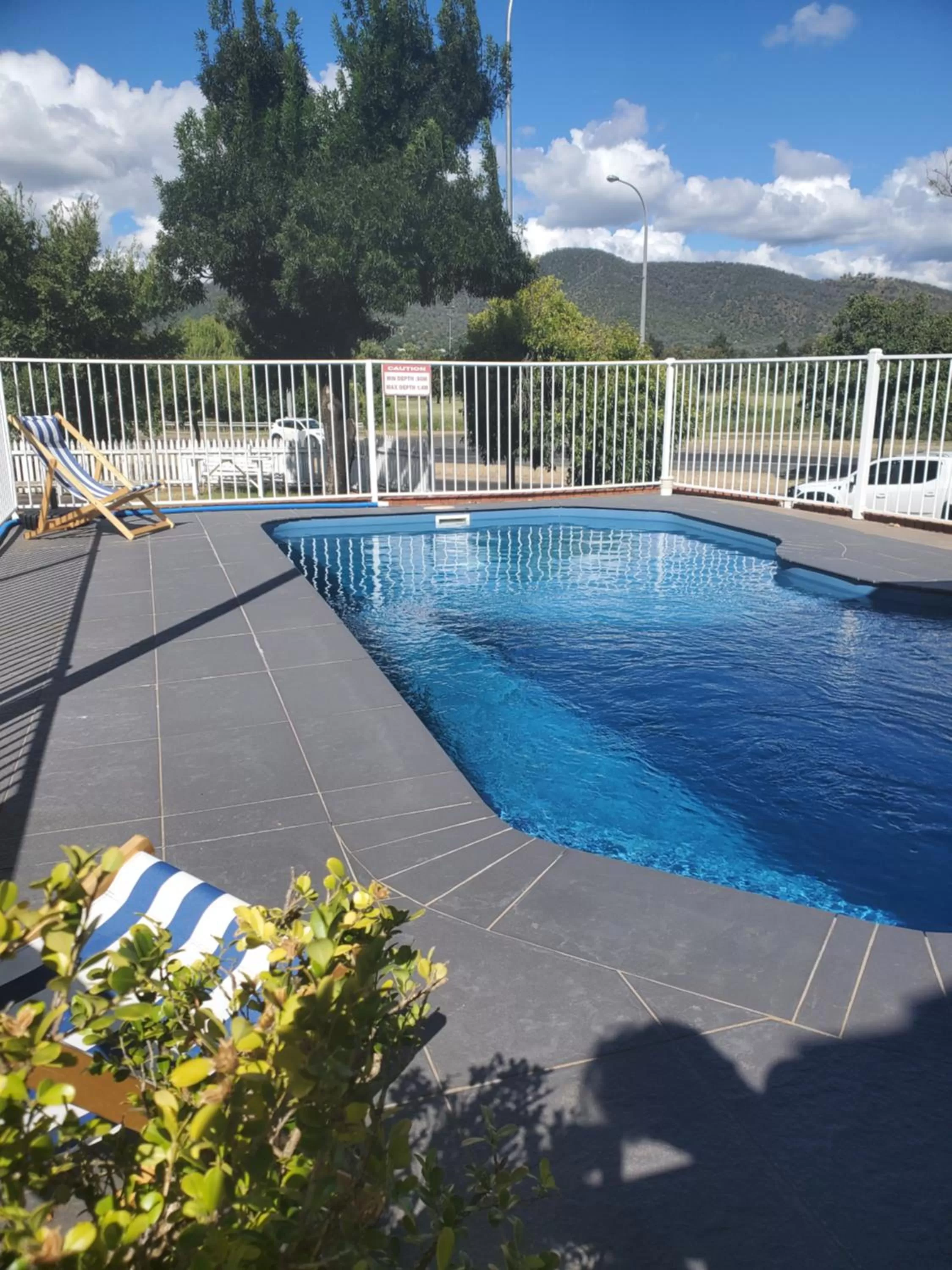 Pool view in Roydons Motor Inn