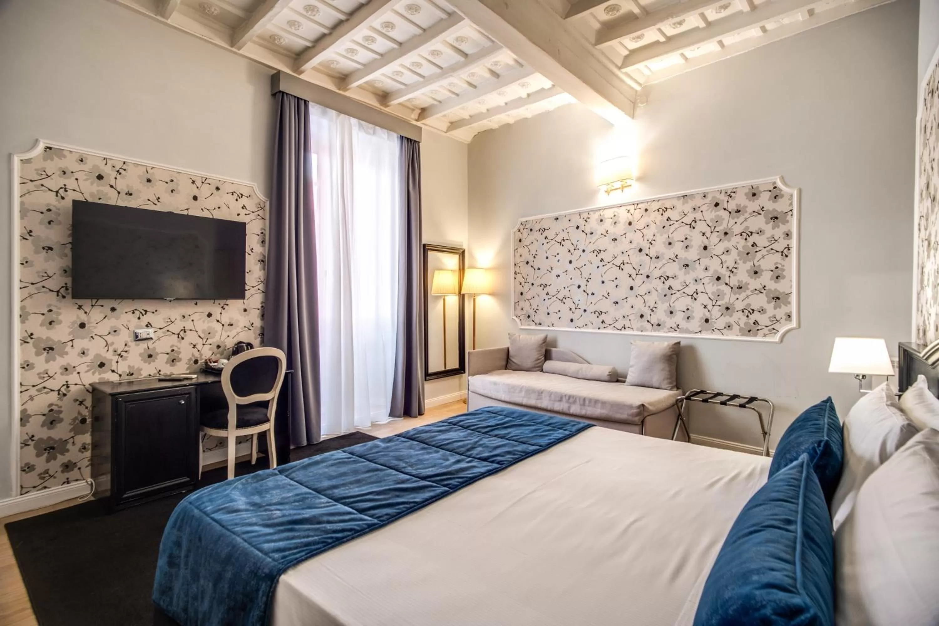 Bedroom, Bed in Relais Fontana Di Trevi Hotel