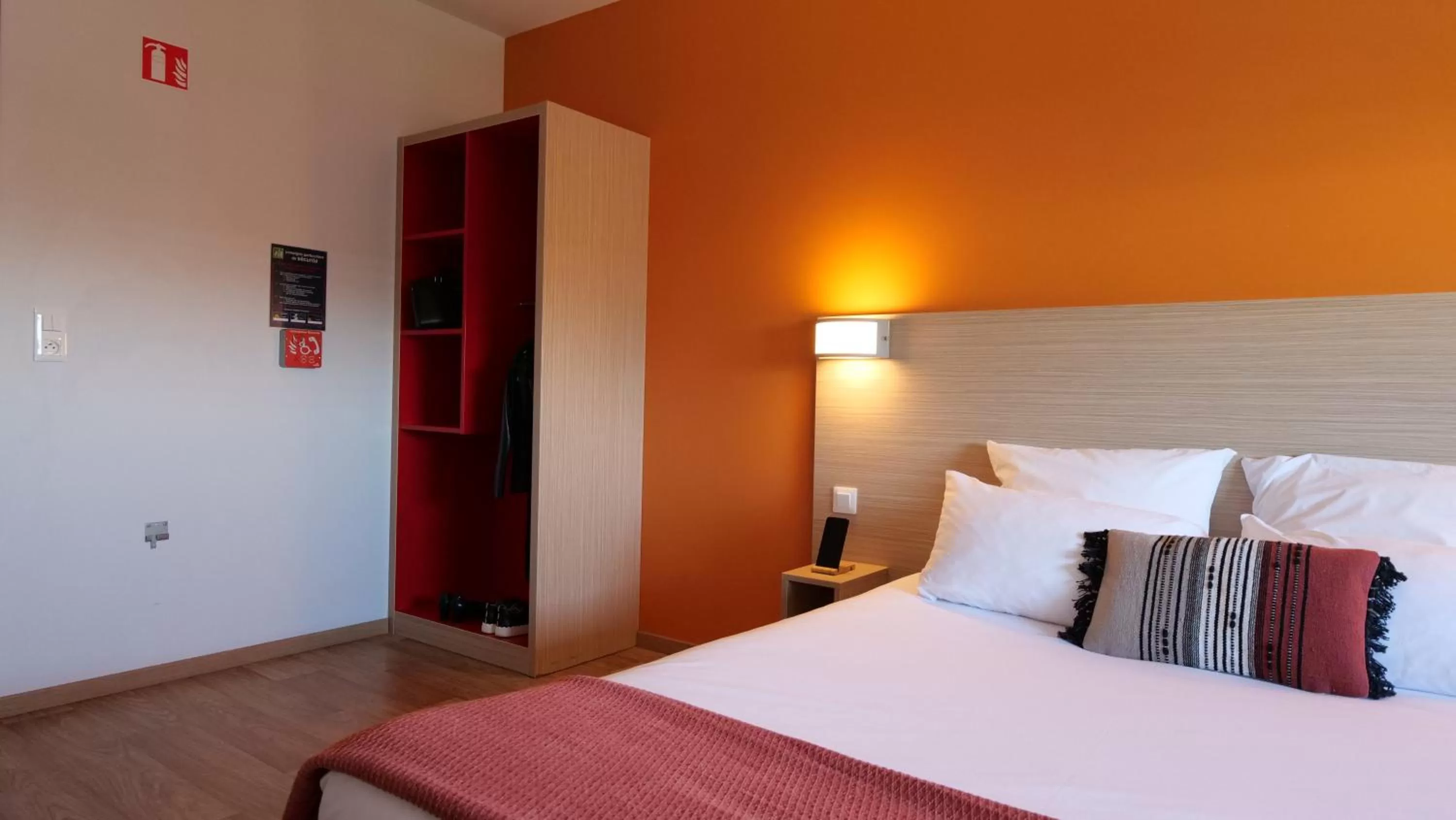 Bedroom, Bed in Oneloft Hotel