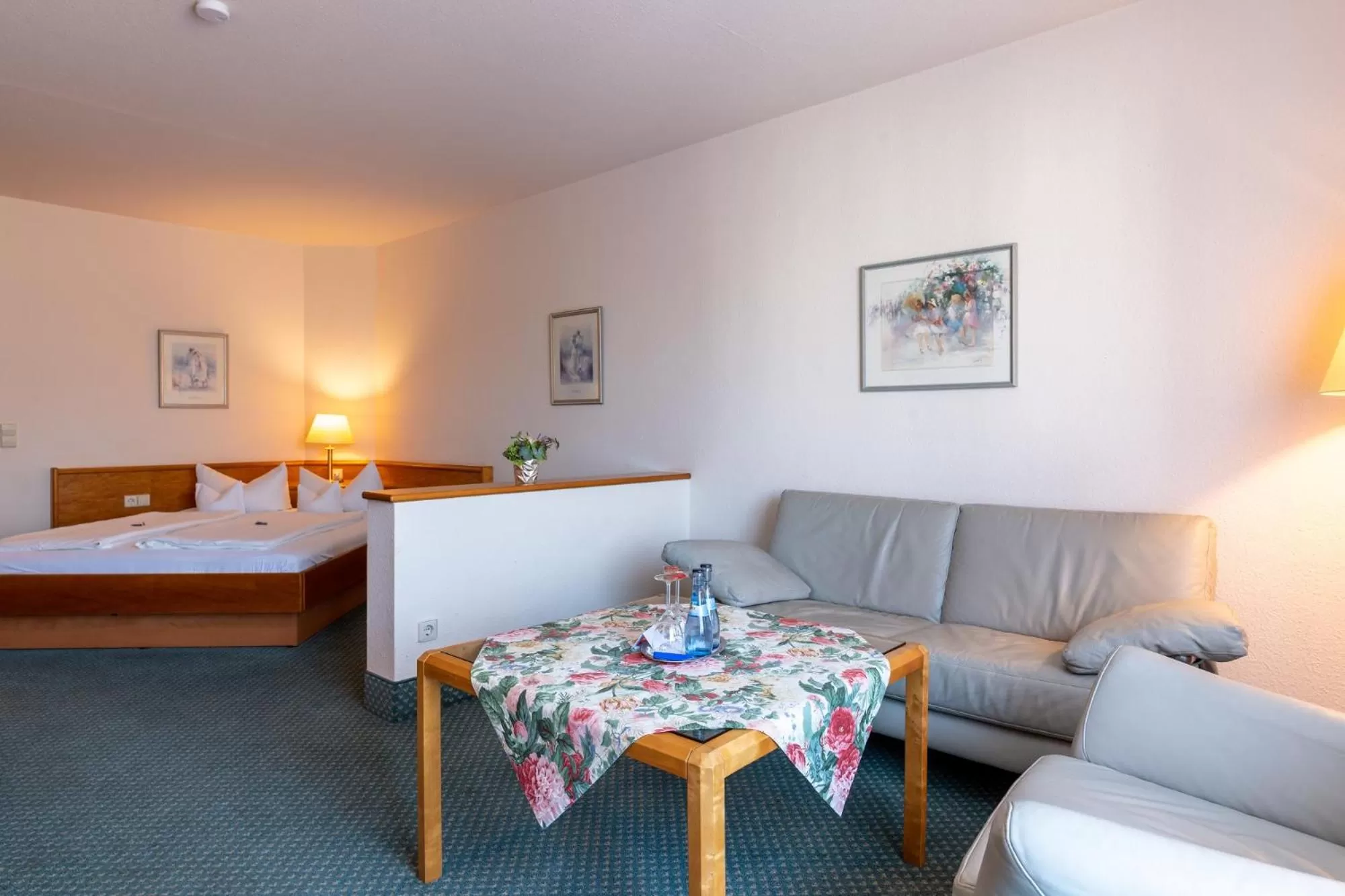 Seating area, Bed in Residenz Royal