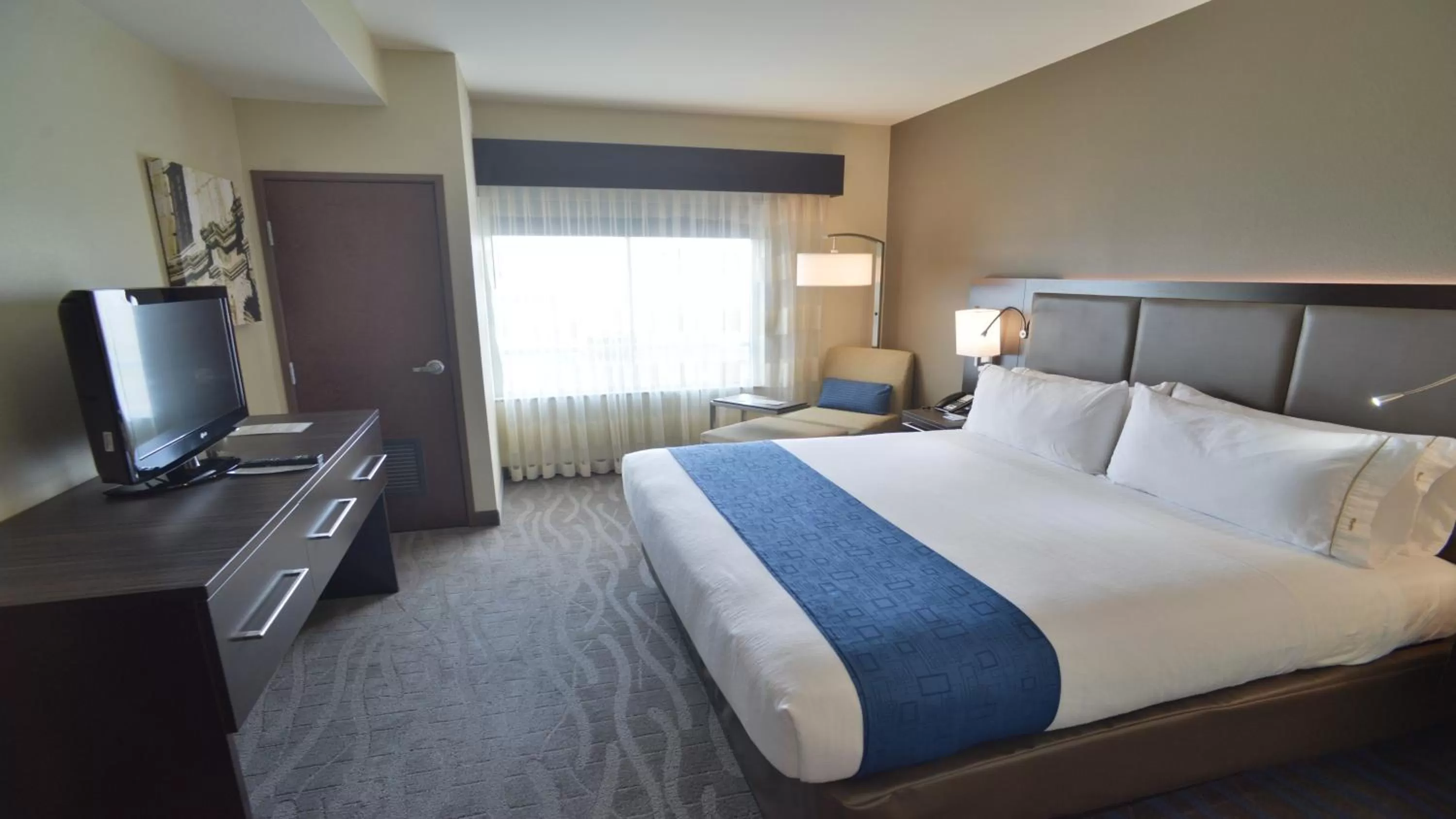 Bed in Holiday Inn Hotel & Suites Northwest San Antonio by IHG