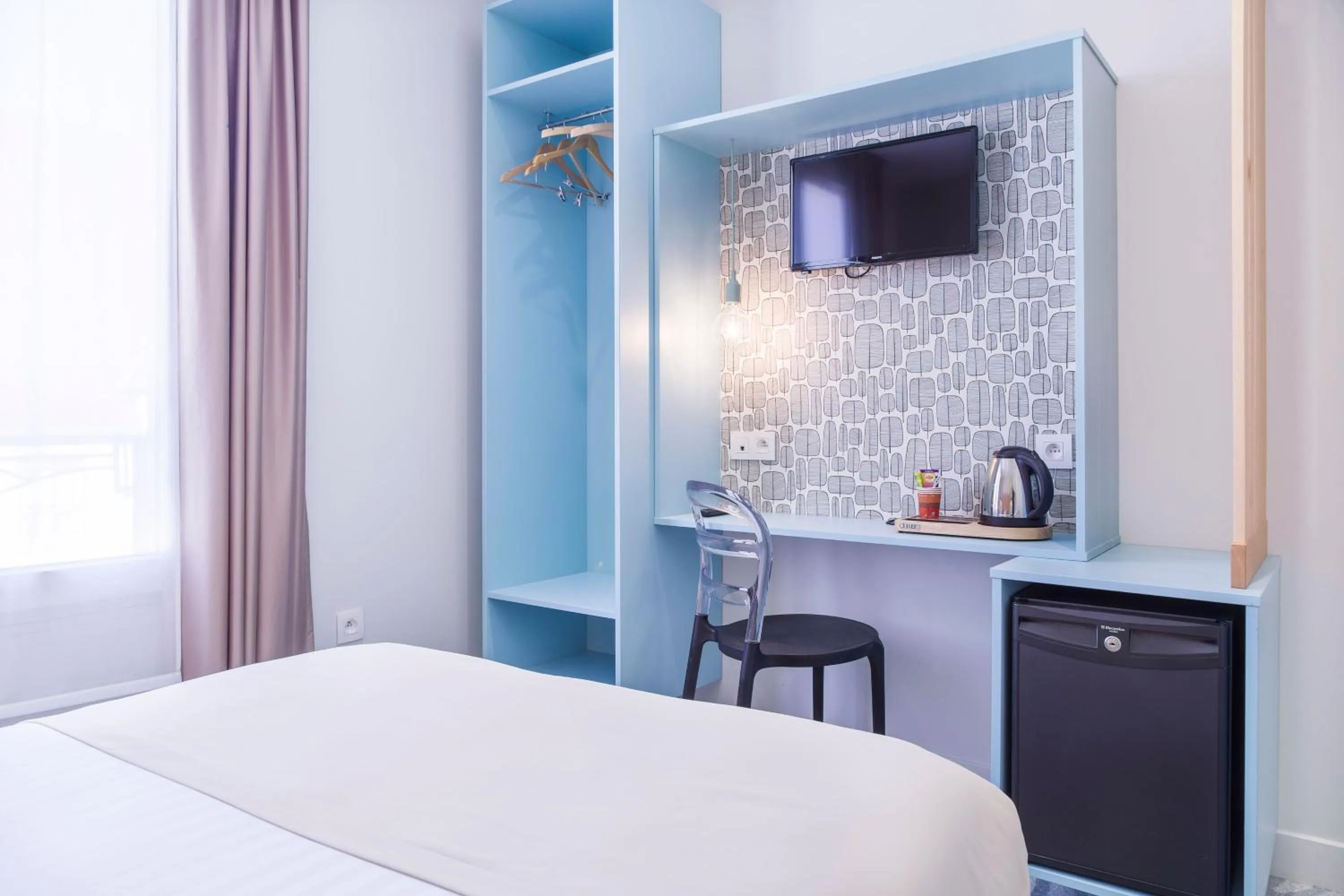 Photo of the whole room, Bed in Hotel Des Arts