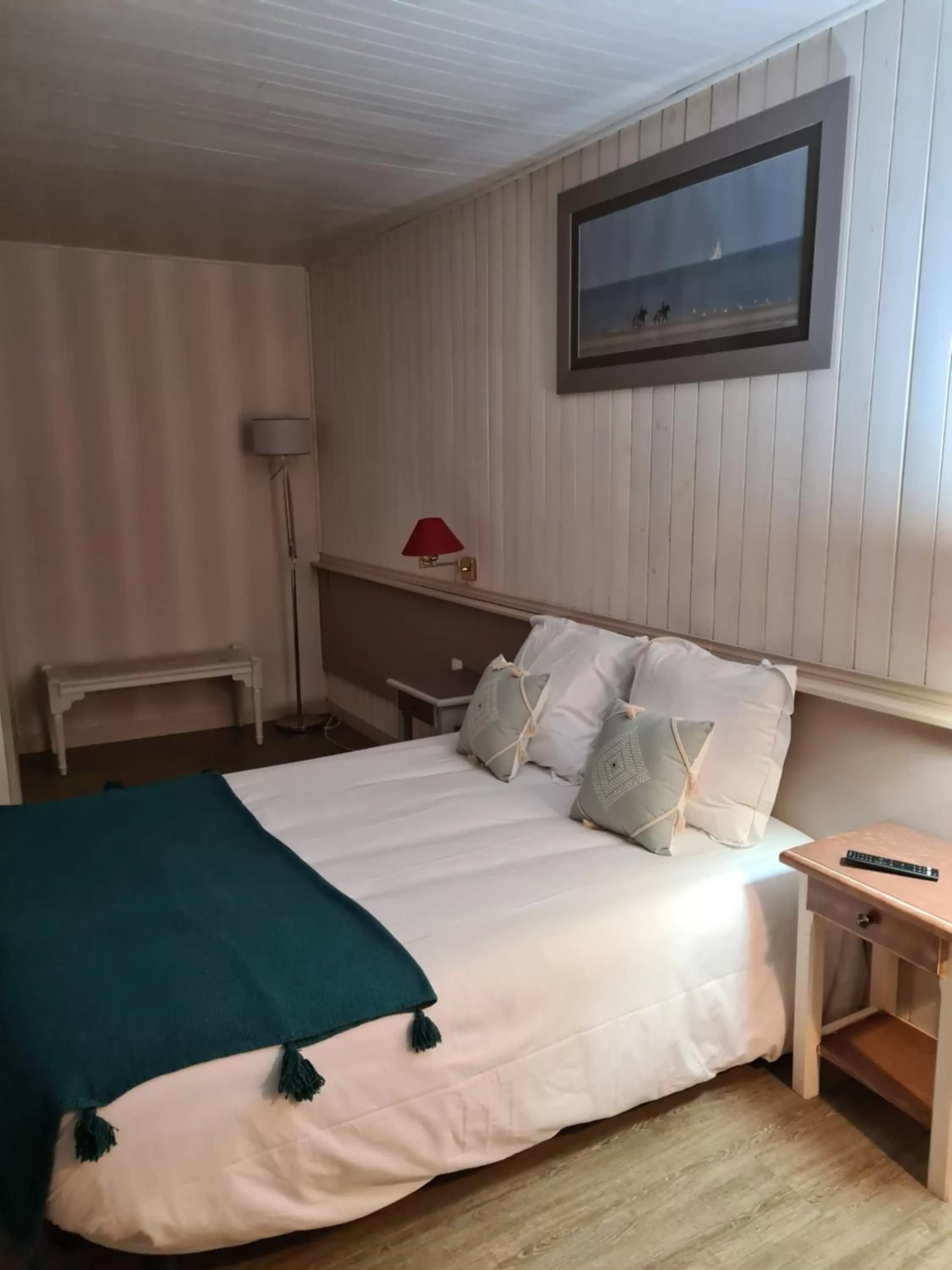 Bed in Le Royal Hôtel