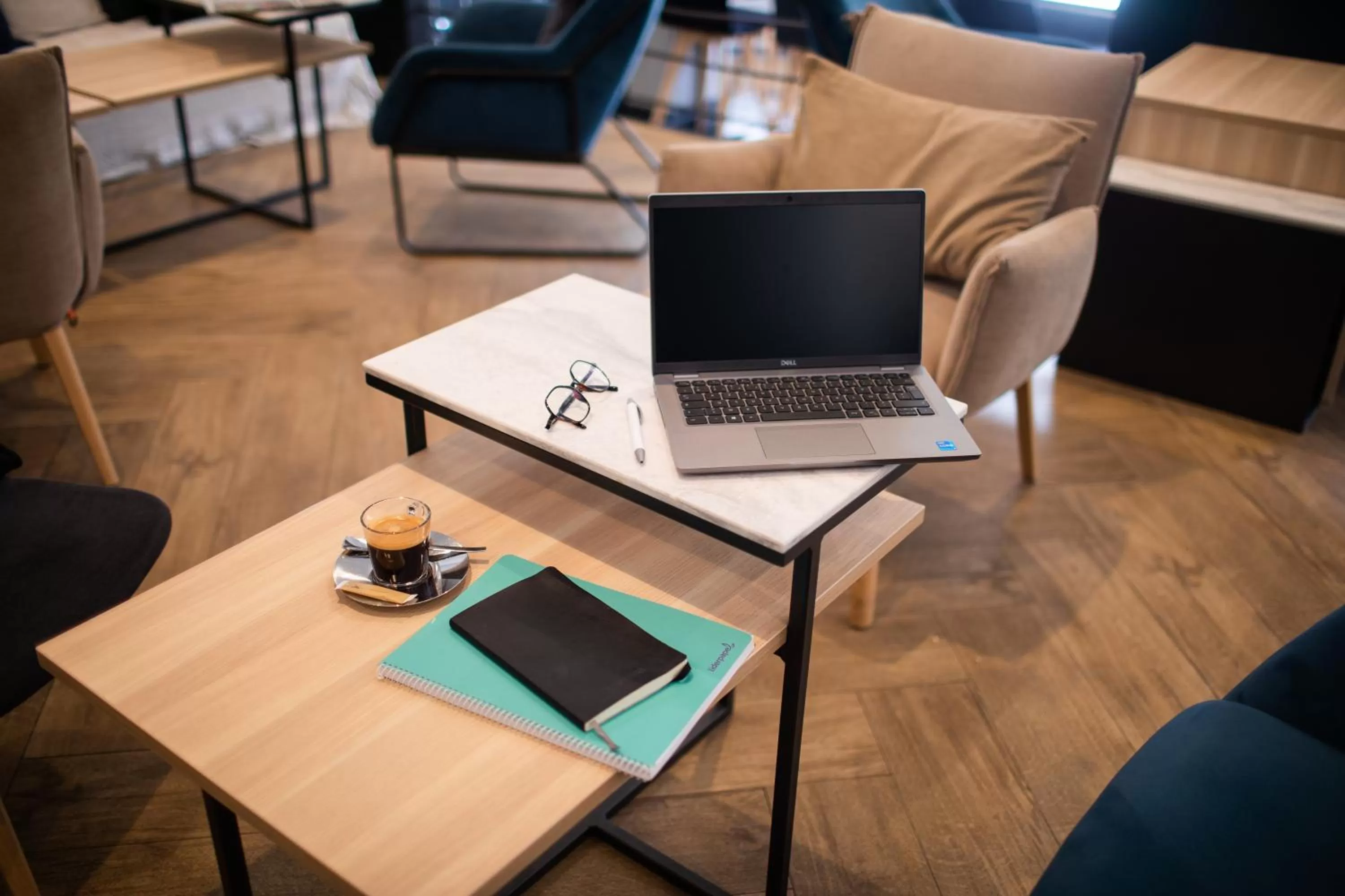 Lounge or bar in Mercure Lorient Centre