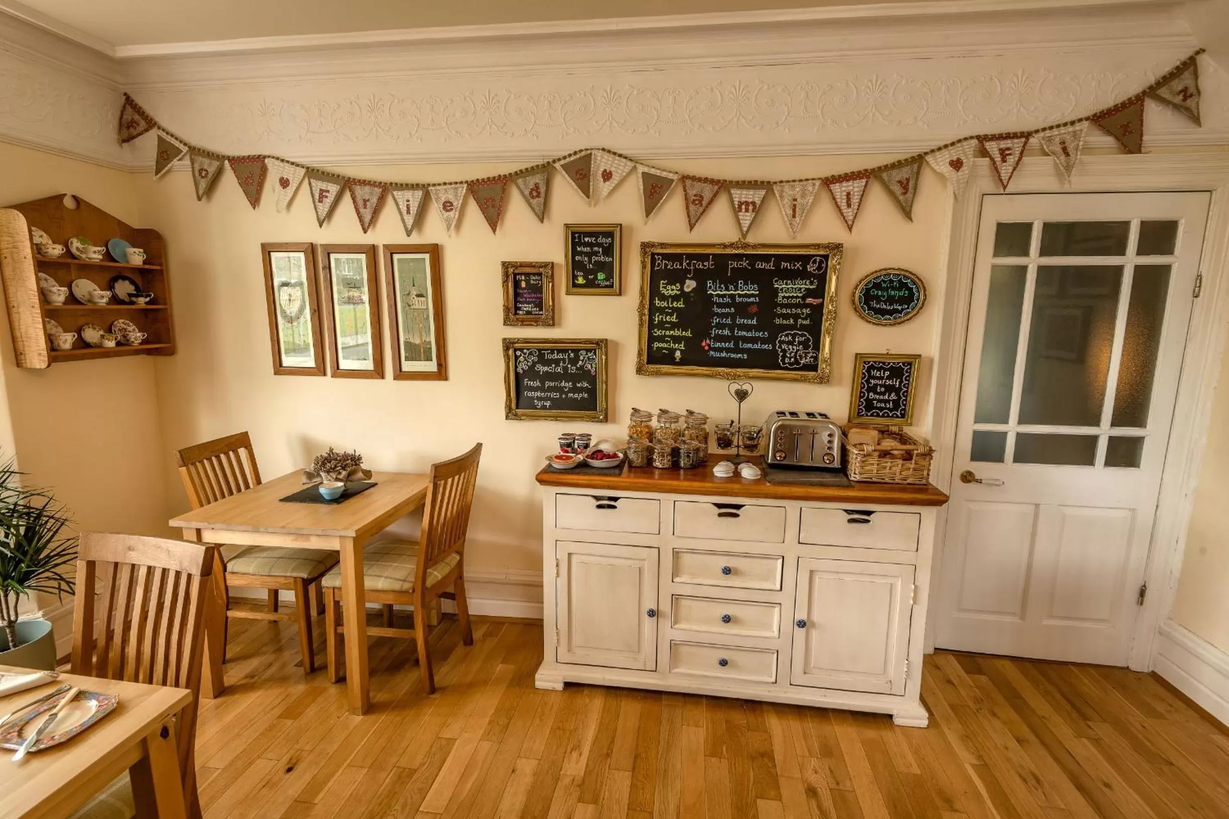 Dining area in Craiglands Bed and Breakfast, Grassington