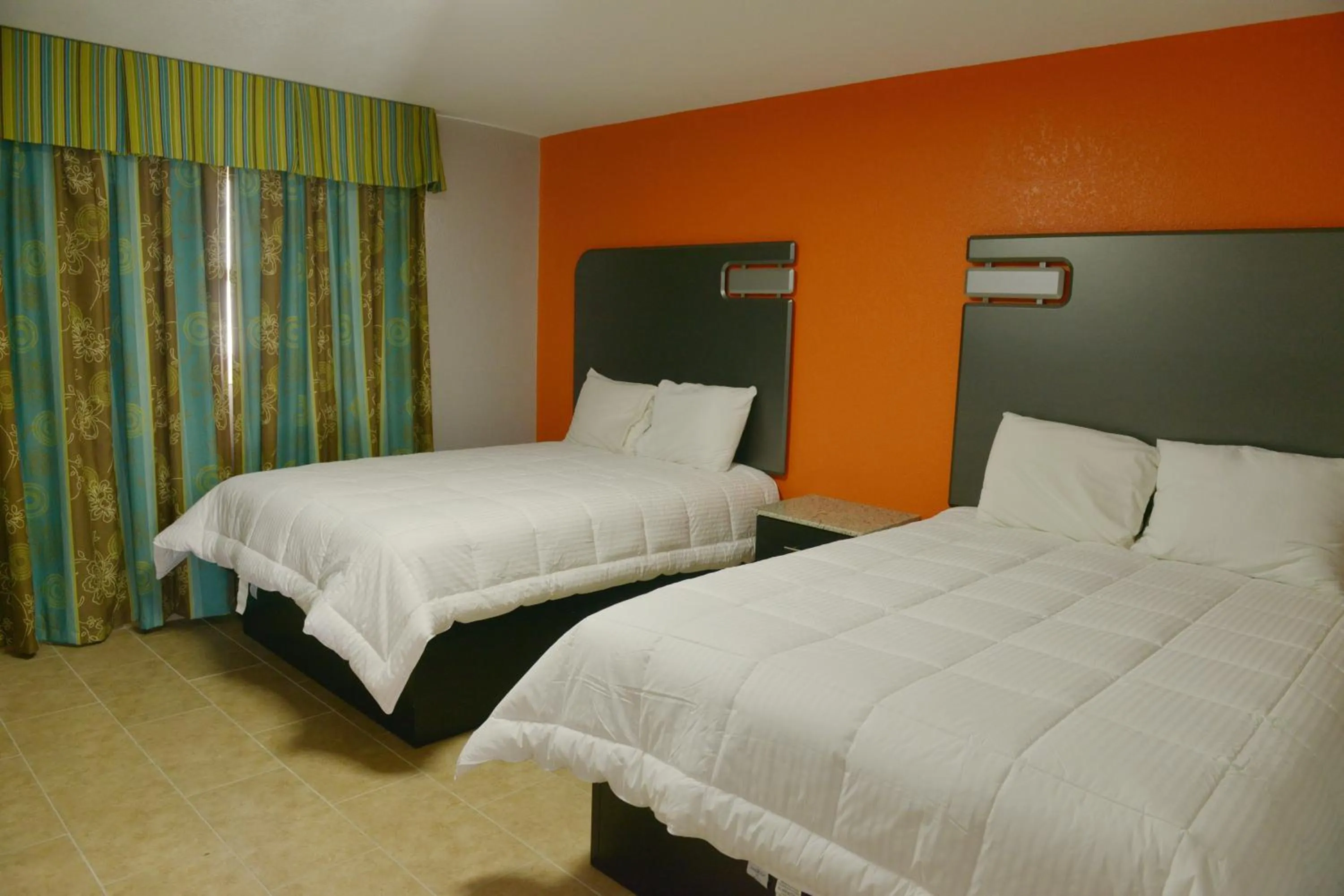 Bed in Rodeway Inn & Suites Winter Haven Chain of Lakes