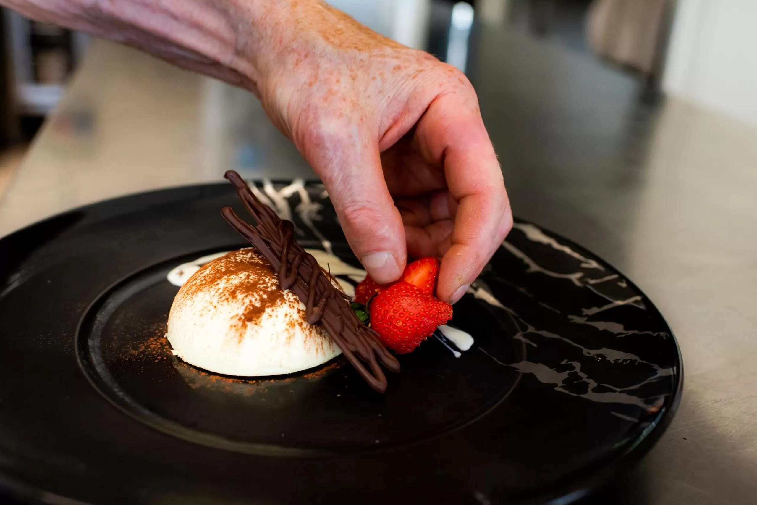 Restaurant/places to eat in M2 Hotel