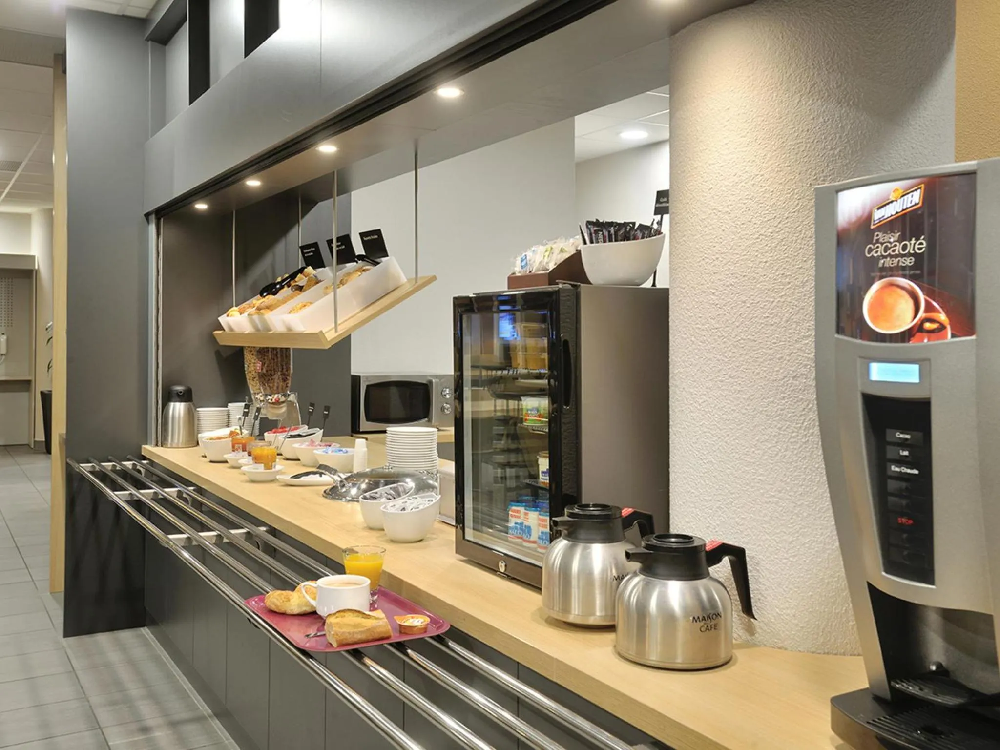 Food and drinks in B&B HOTEL Lyon Caluire Cité Internationale