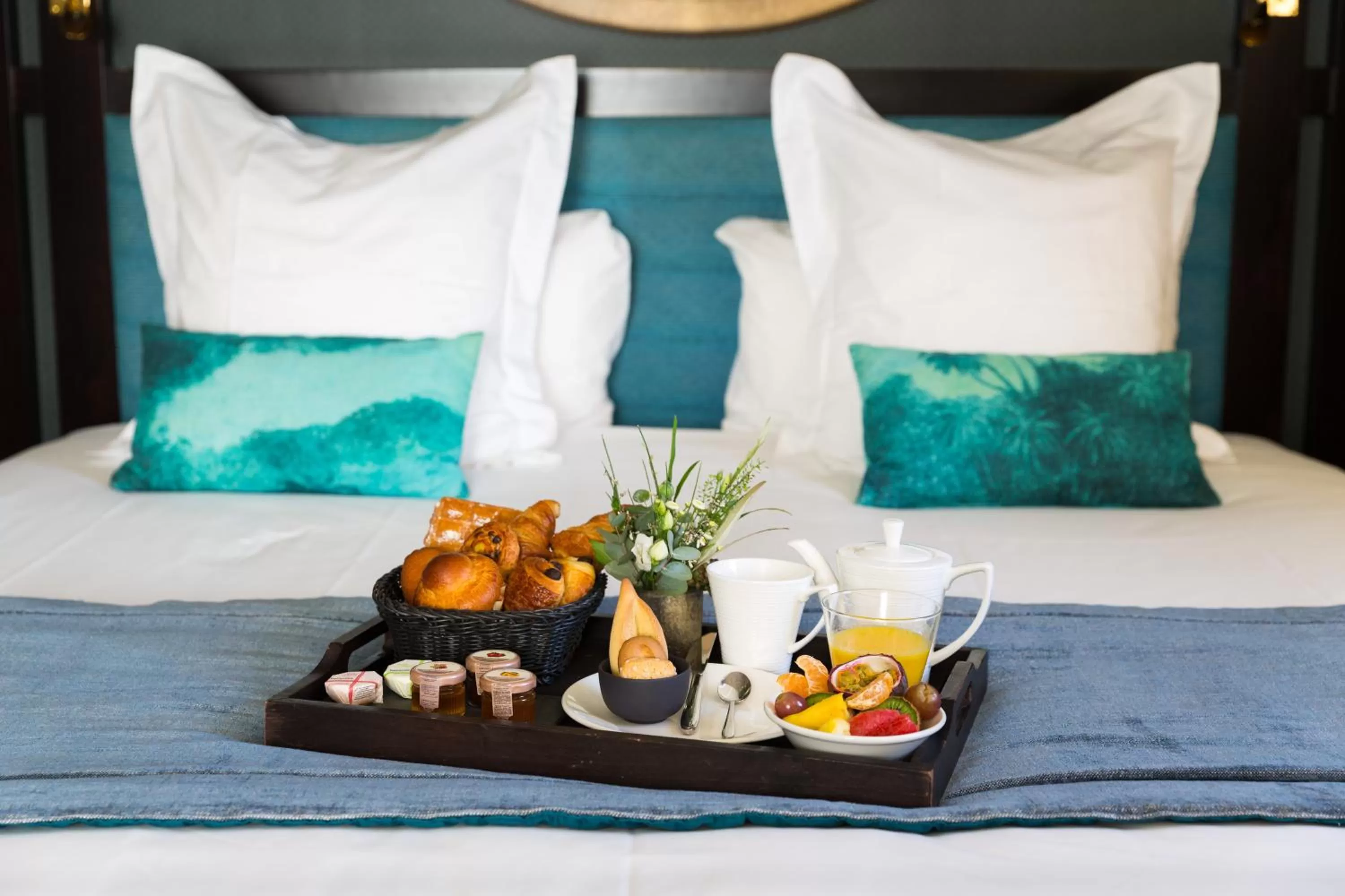Food and drinks, Bed in Grand Hotel Beauvau Marseille Vieux-Port - MGallery Collection