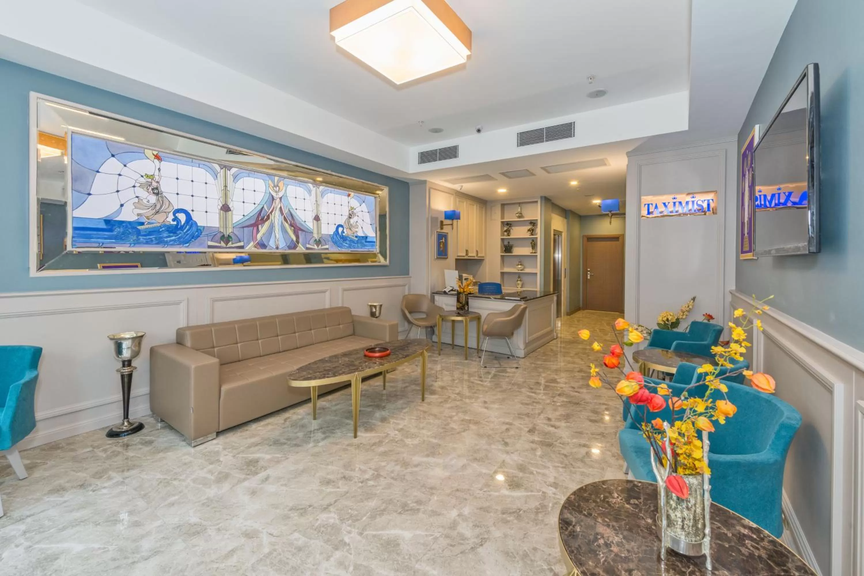 Seating area in Taximist Hotel