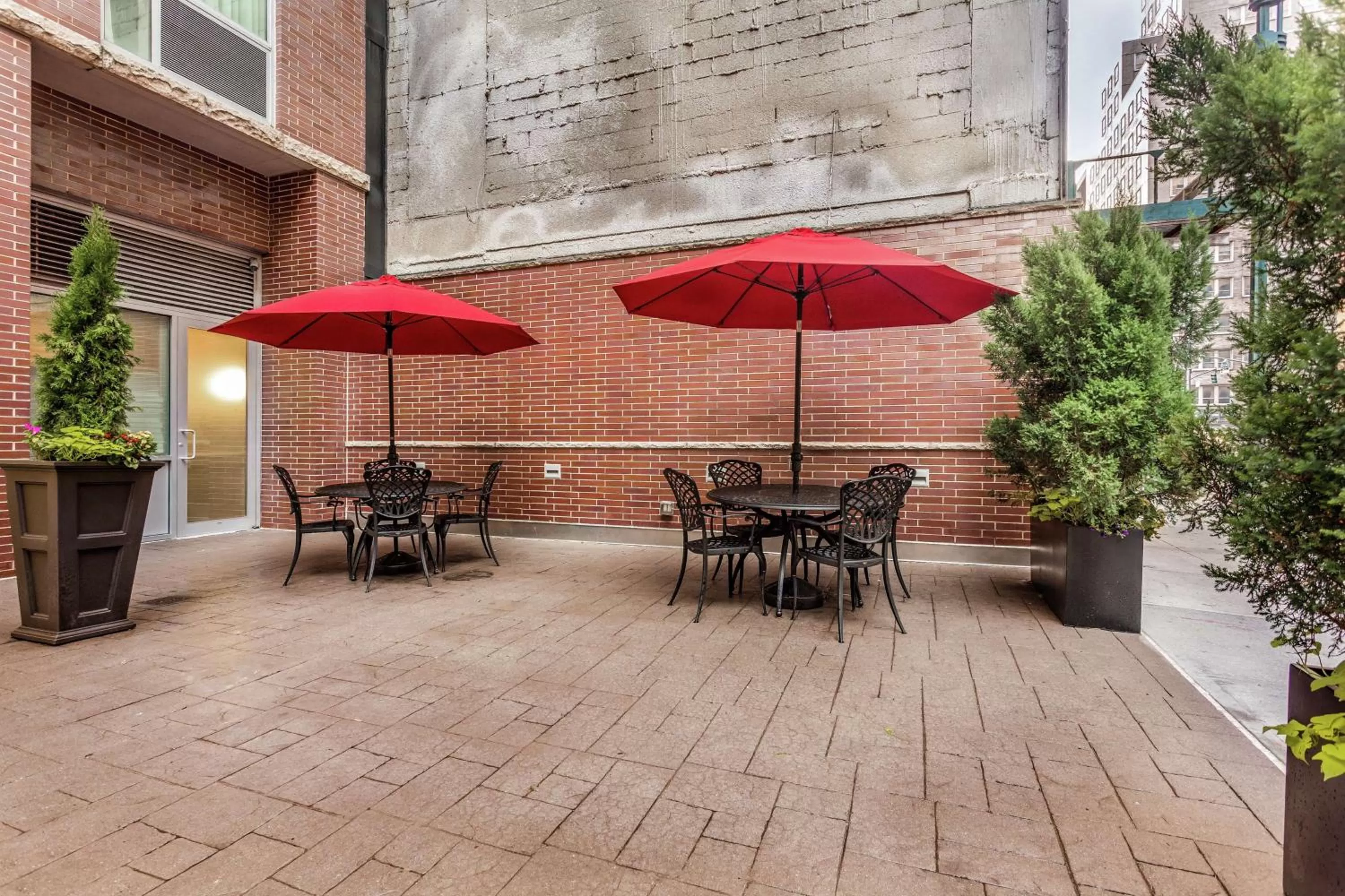 Patio in Hampton Inn Manhattan Grand Central